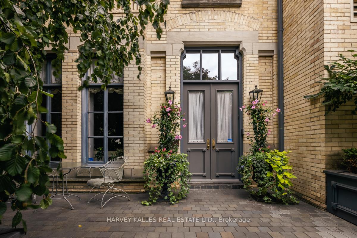 Front of 37 Heath Street W