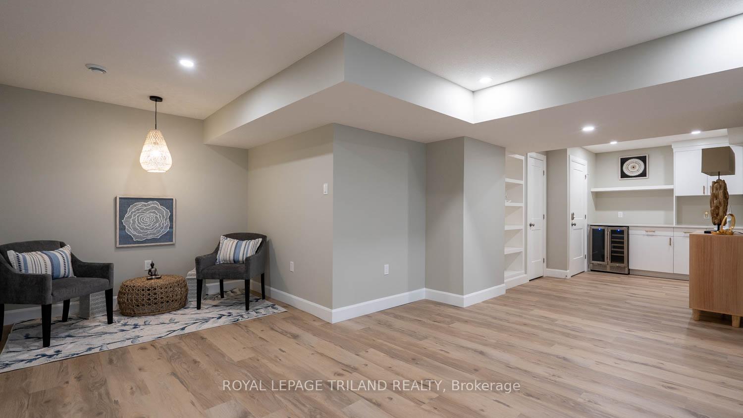 Photo 7 of 132 Aspen Circle, Thames Centre, Rural Thames Centre — HOMEH