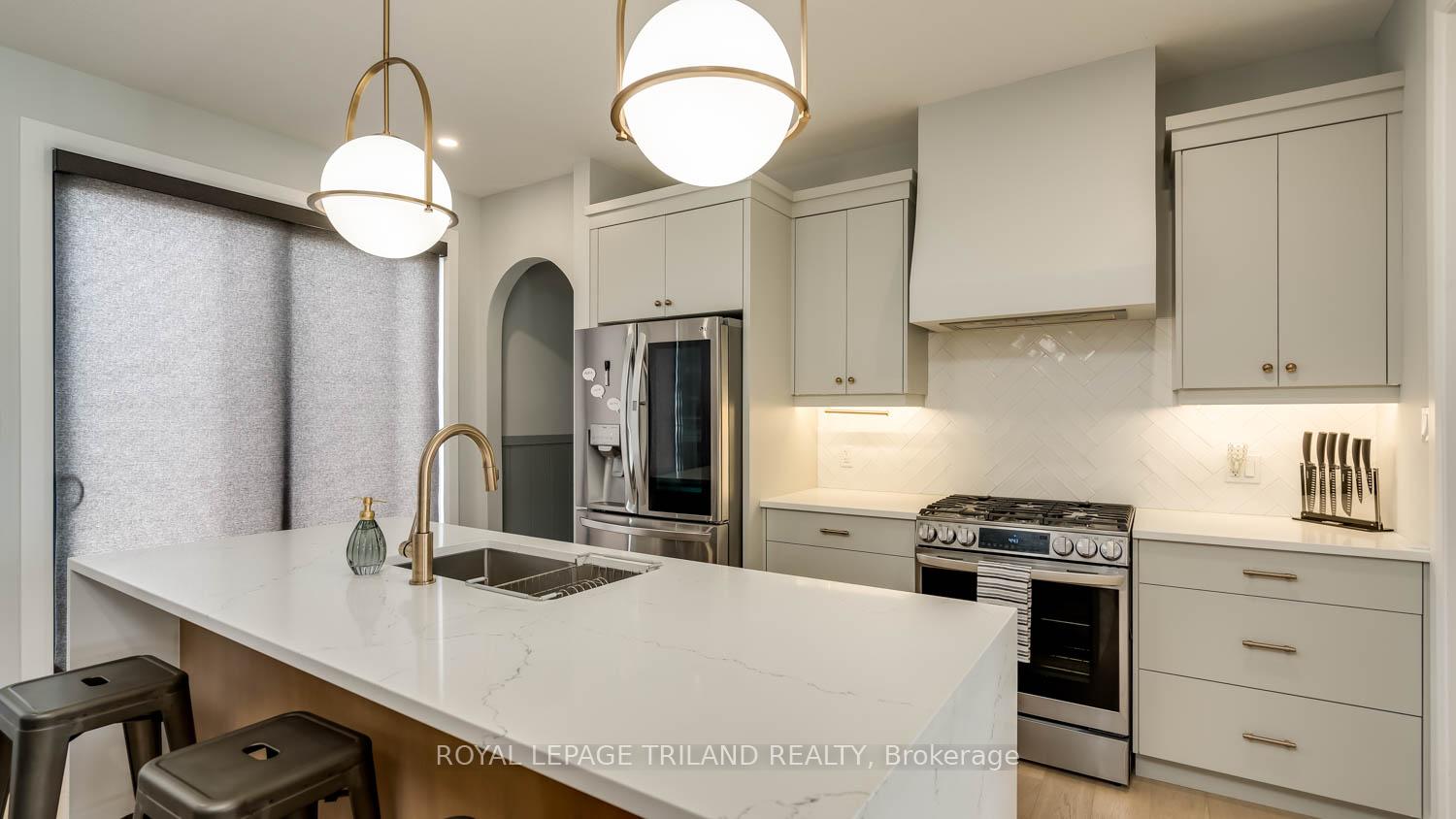 Photo 8 of 132 Aspen Circle, Thames Centre, Rural Thames Centre — HOMEH