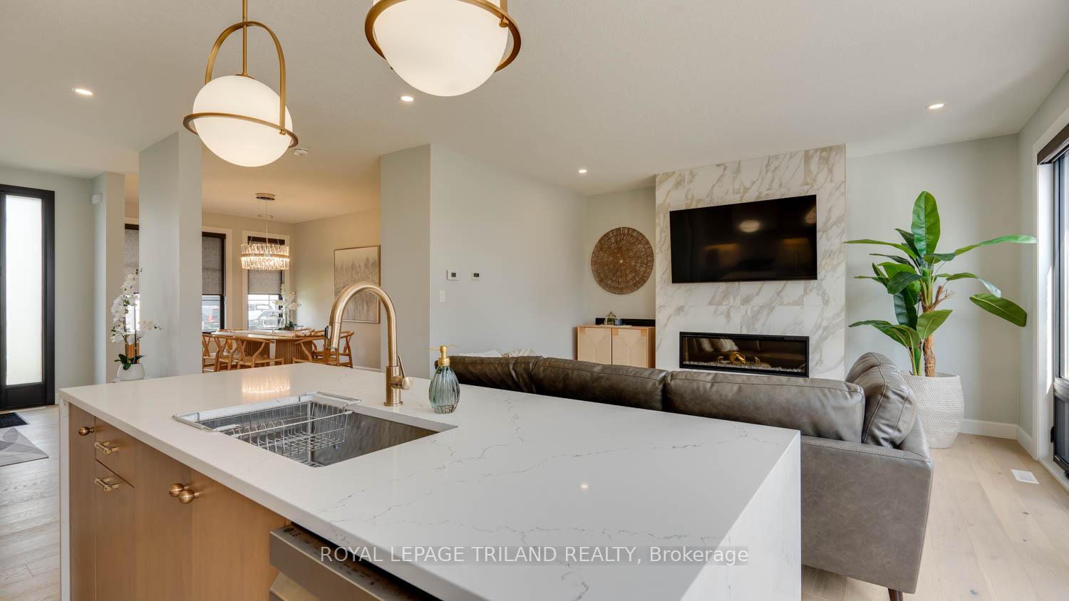 Photo 35 of 132 Aspen Circle, Thames Centre, Rural Thames Centre — HOMEH