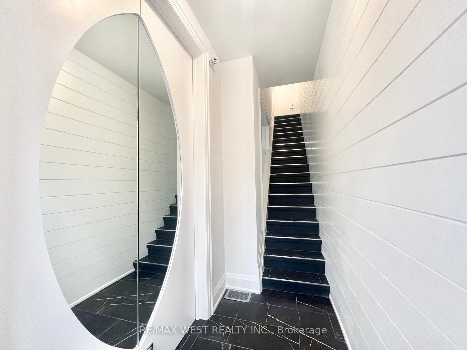 Photo 2 of Unit 1, 1618 Bayview Avenue, Toronto, Mount Pleasant East — HOMEH