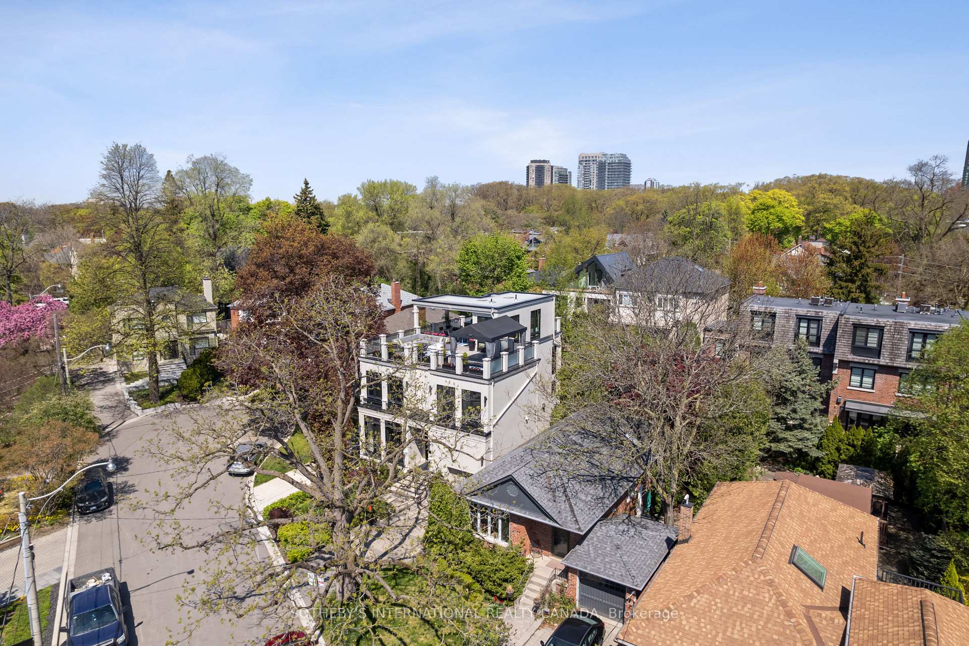 Photo 1 of 5 Lyndhurst Court, Toronto, Casa Loma — HOMEH