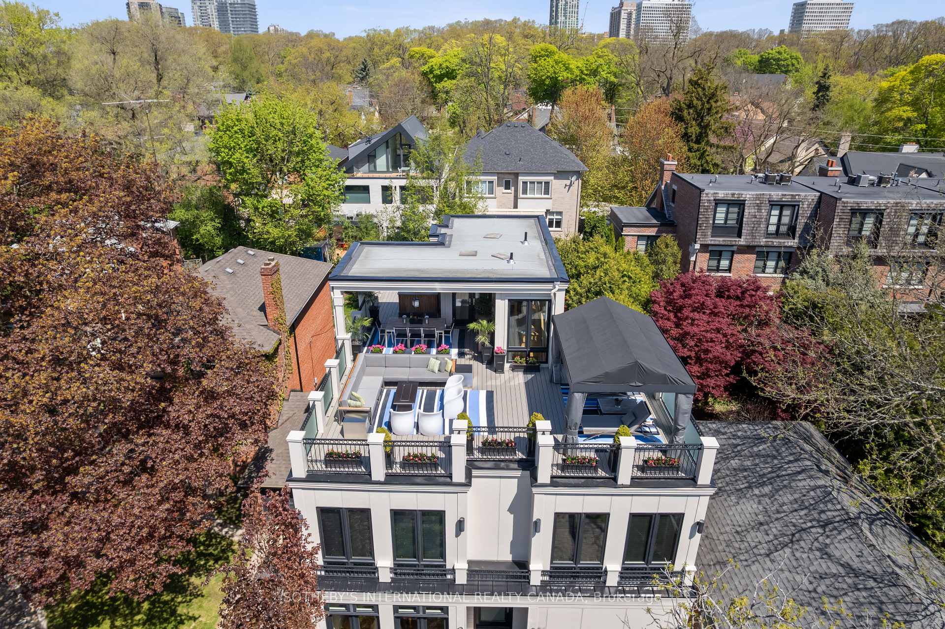 Photo 2 of 5 Lyndhurst Court, Toronto, Casa Loma — HOMEH