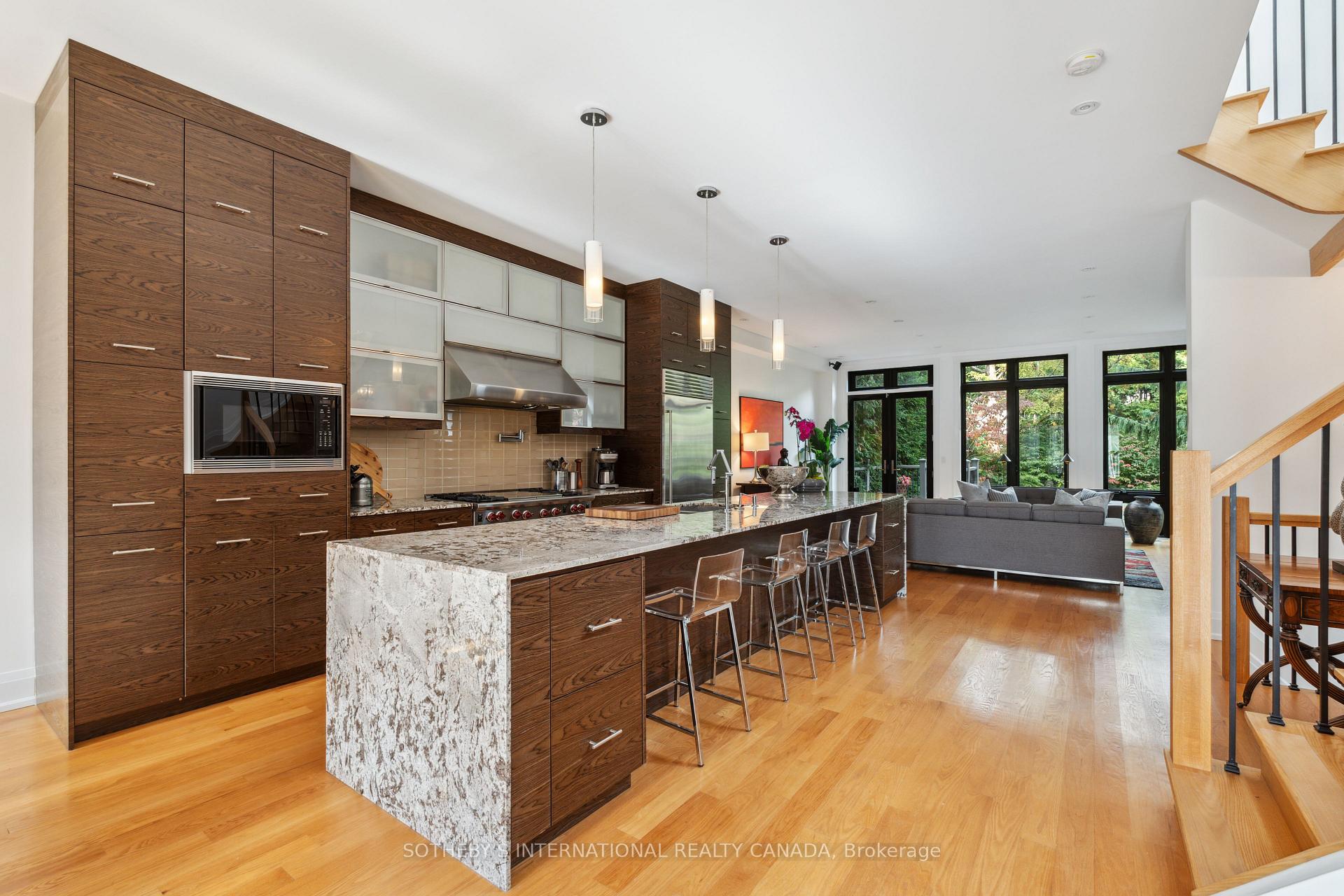 Photo 4 of 5 Lyndhurst Court, Toronto, Casa Loma — HOMEH