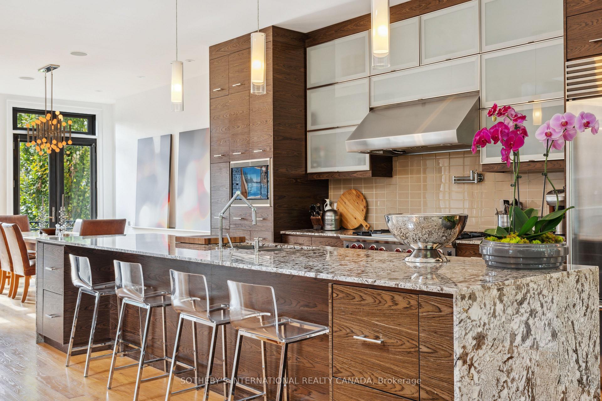 Photo 7 of 5 Lyndhurst Court, Toronto, Casa Loma — HOMEH
