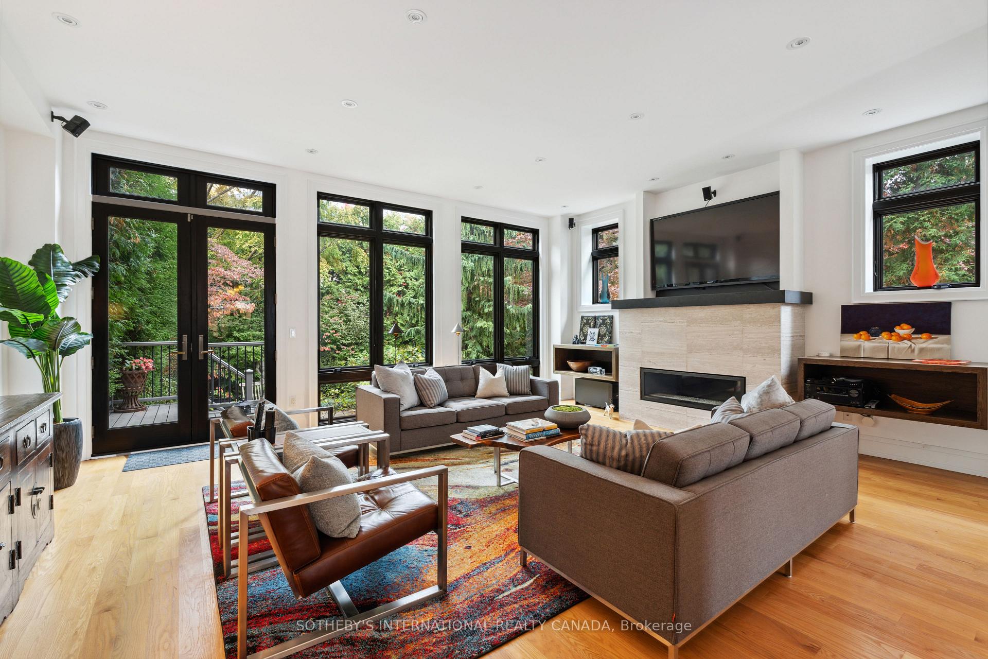 Photo 10 of 5 Lyndhurst Court, Toronto, Casa Loma — HOMEH