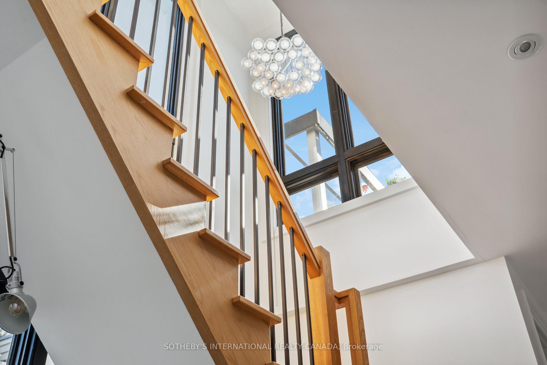 Photo 12 of 5 Lyndhurst Court, Toronto, Casa Loma — HOMEH