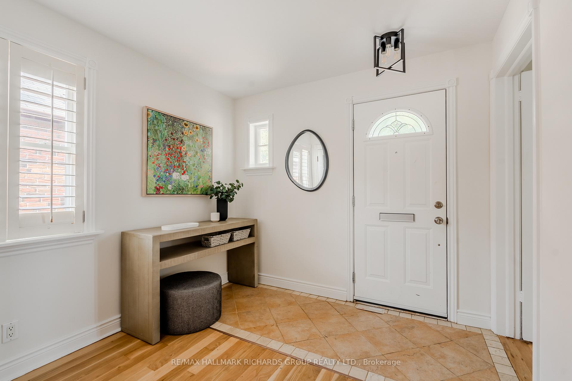 Photo 2 of 296 Linsmore Crescent, Toronto, East York — HOMEH