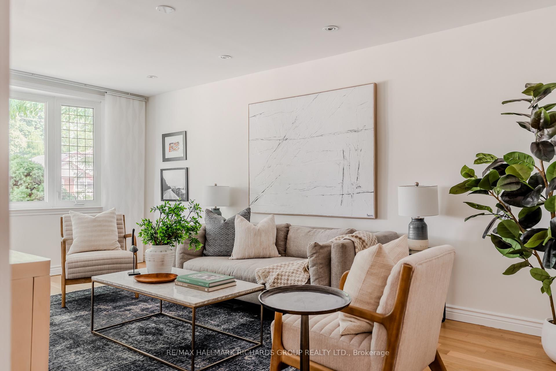 Photo 3 of 296 Linsmore Crescent, Toronto, East York — HOMEH