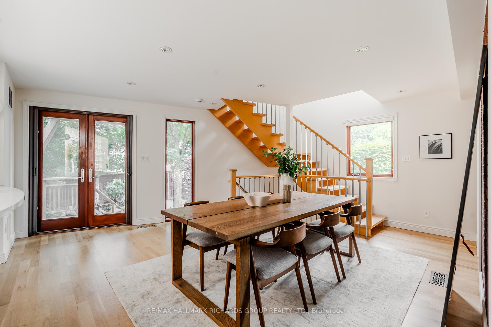 Photo 7 of 296 Linsmore Crescent, Toronto, East York — HOMEH