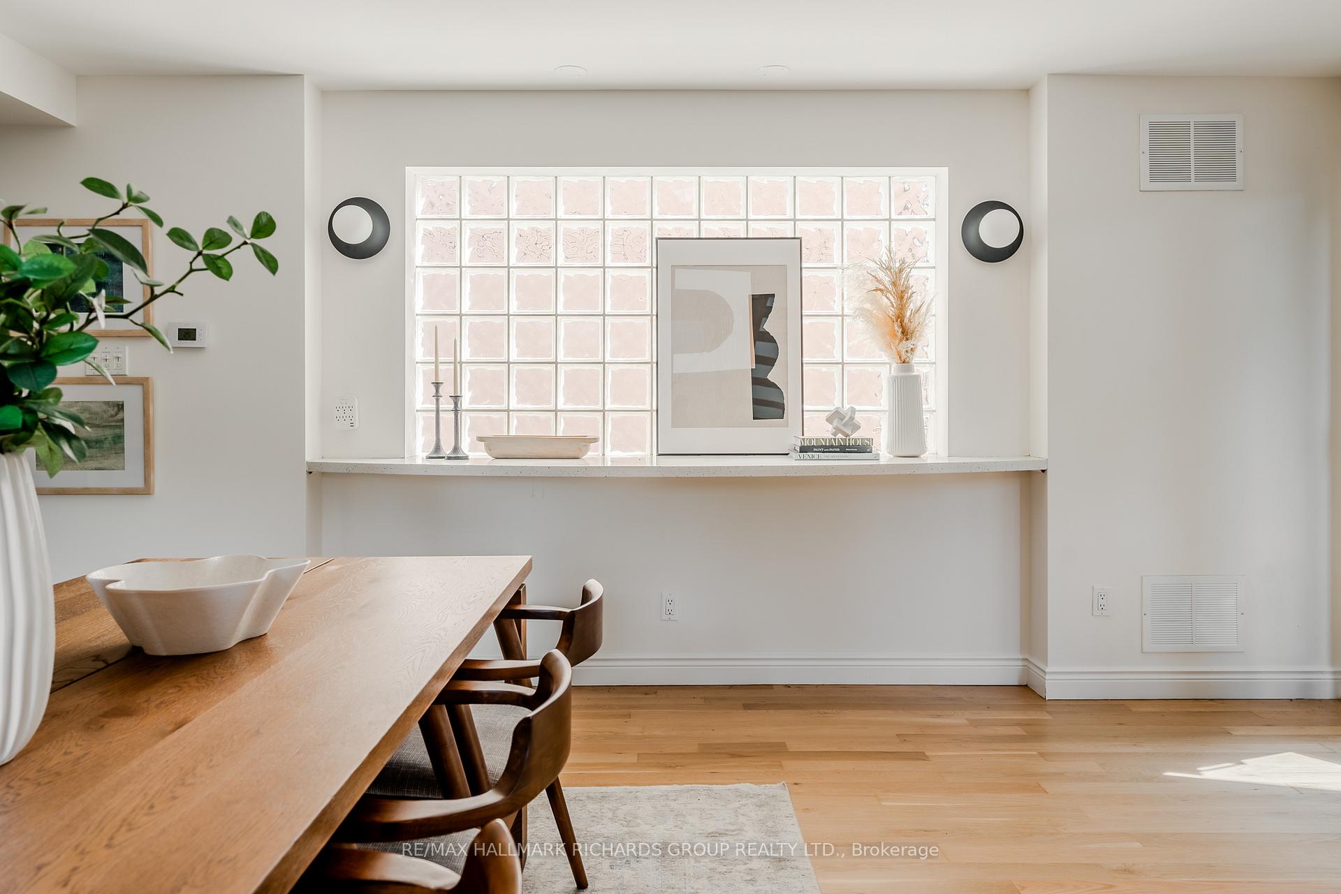 Photo 8 of 296 Linsmore Crescent, Toronto, East York — HOMEH