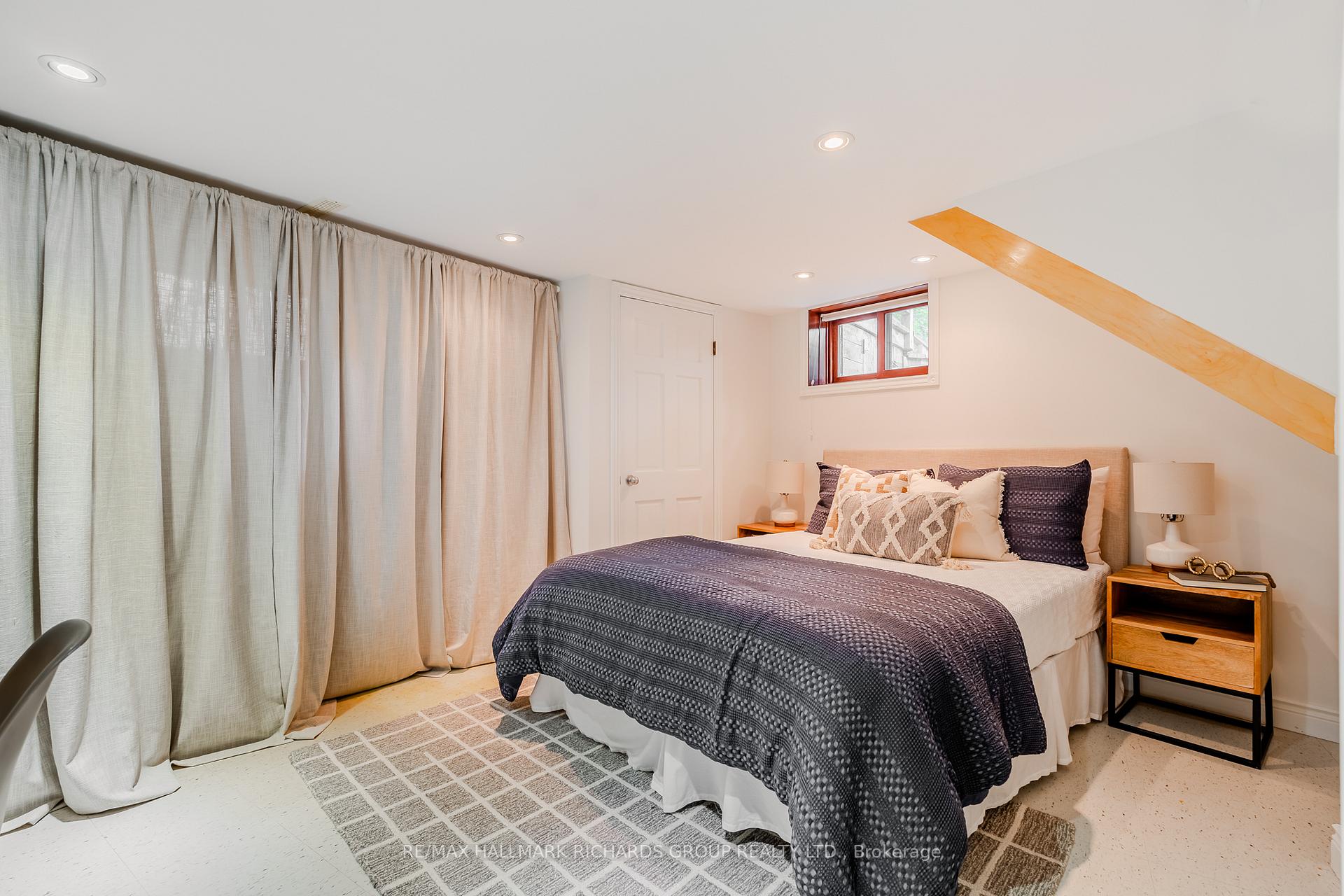 Photo 15 of 296 Linsmore Crescent, Toronto, East York — HOMEH