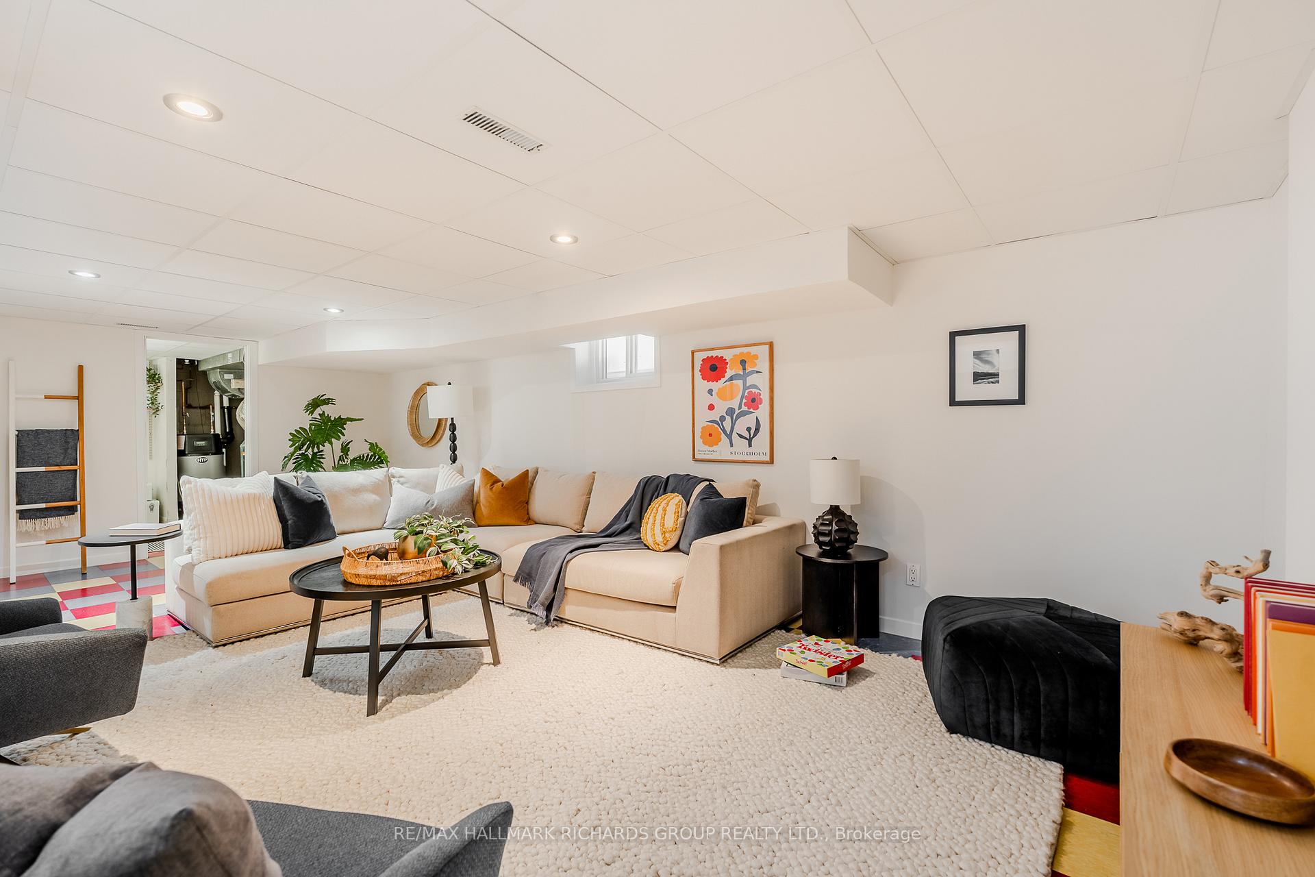 Photo 16 of 296 Linsmore Crescent, Toronto, East York — HOMEH
