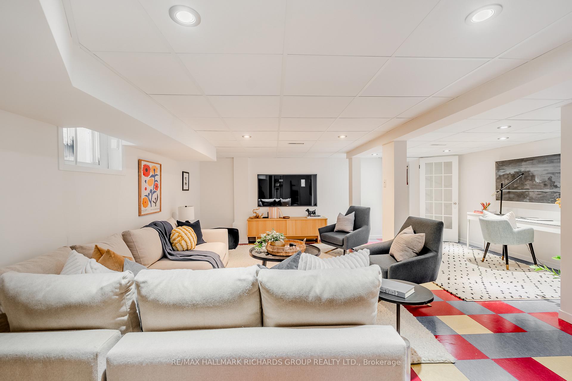 Photo 17 of 296 Linsmore Crescent, Toronto, East York — HOMEH
