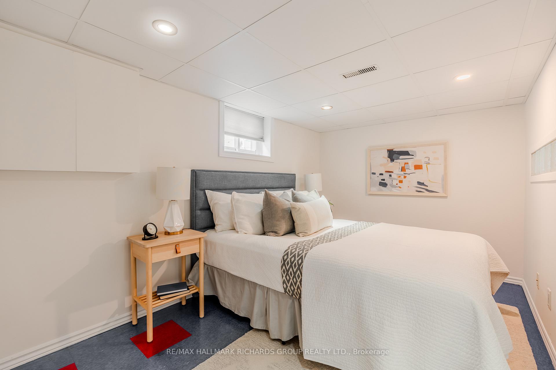 Photo 18 of 296 Linsmore Crescent, Toronto, East York — HOMEH