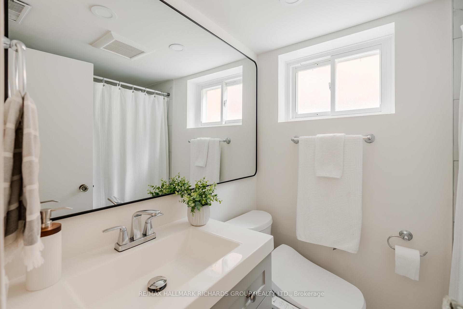 Photo 19 of 296 Linsmore Crescent, Toronto, East York — HOMEH