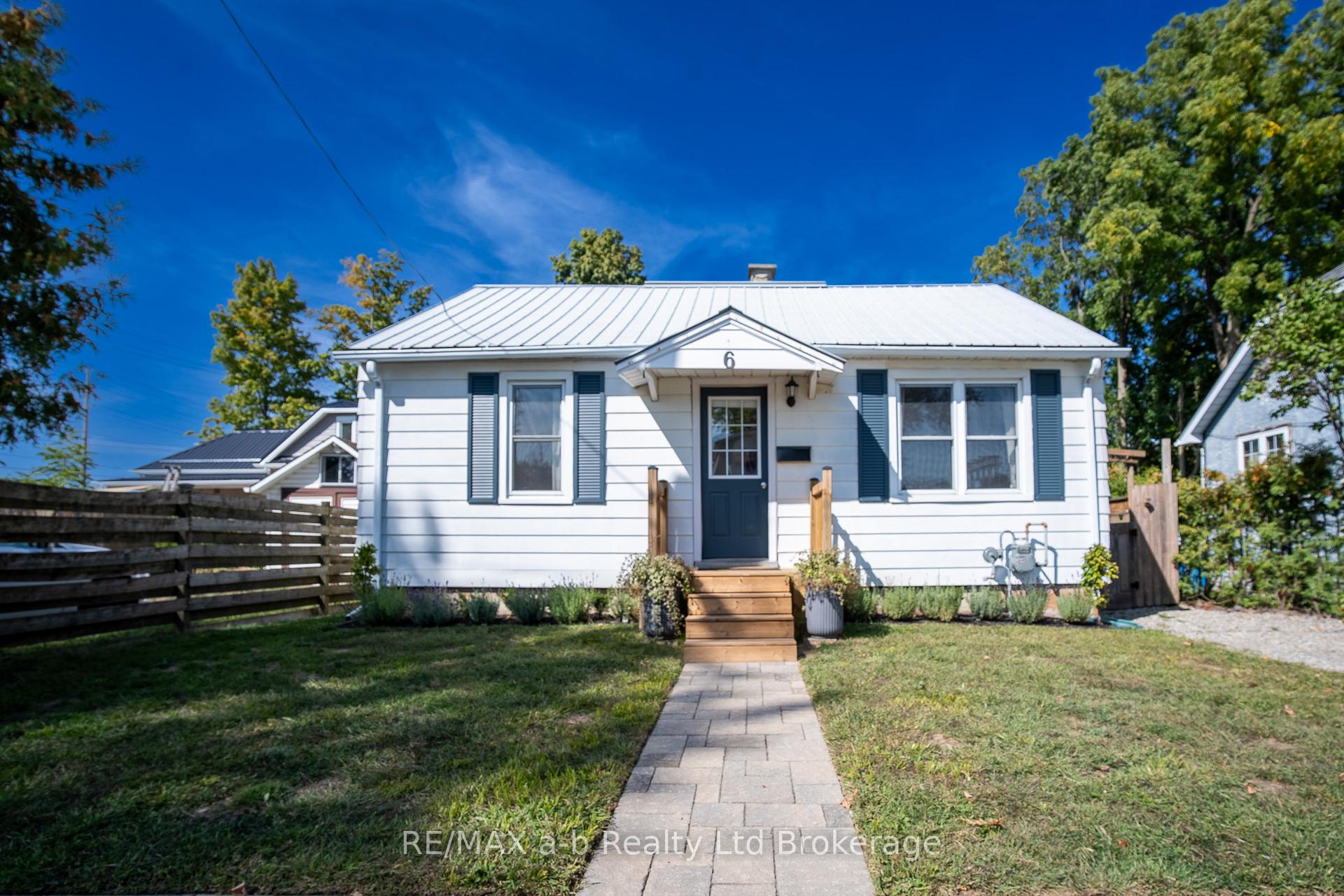 Photo 3 of 6 Rodgers Street, Tillsonburg — HOMEH