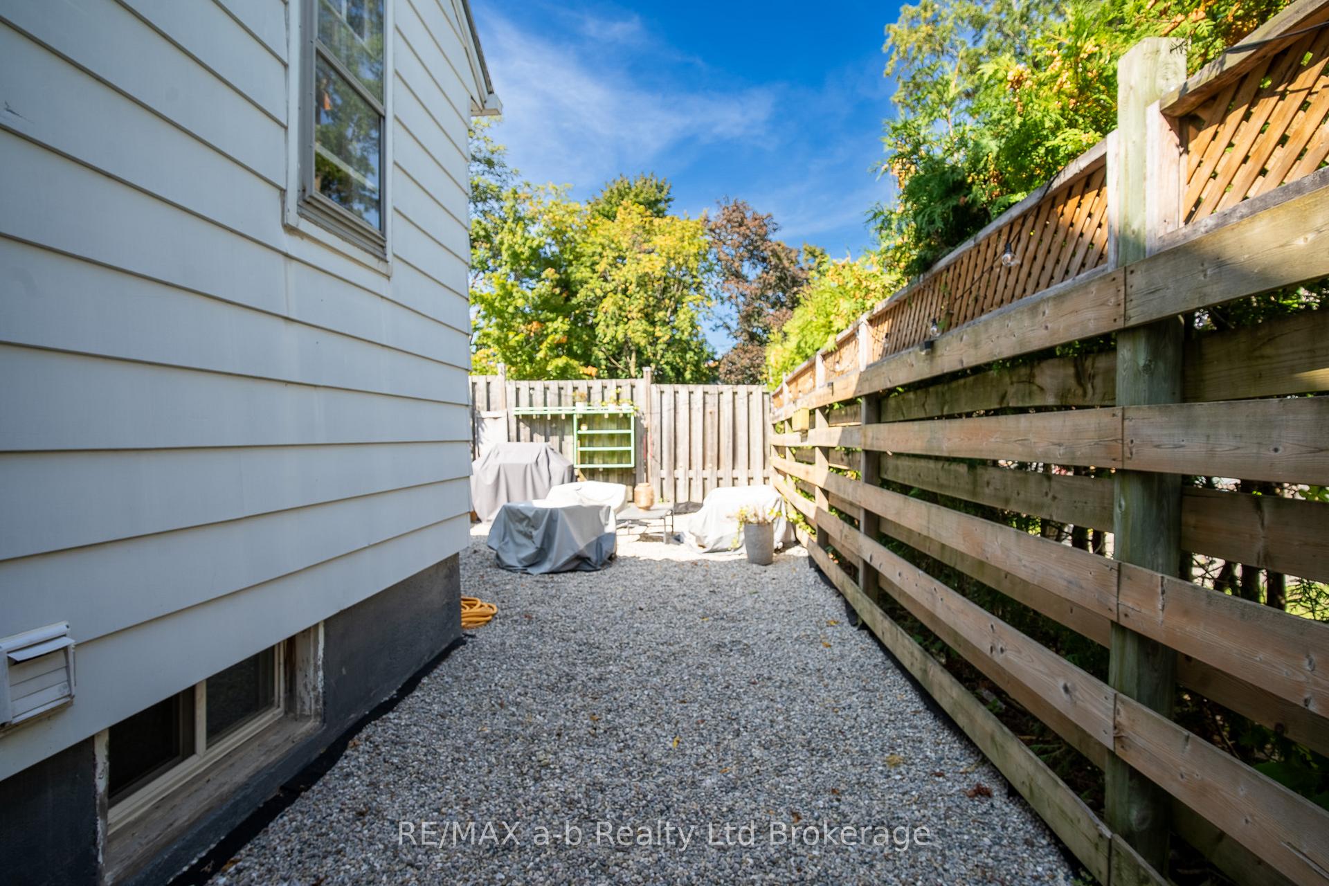 Photo 4 of 6 Rodgers Street, Tillsonburg — HOMEH