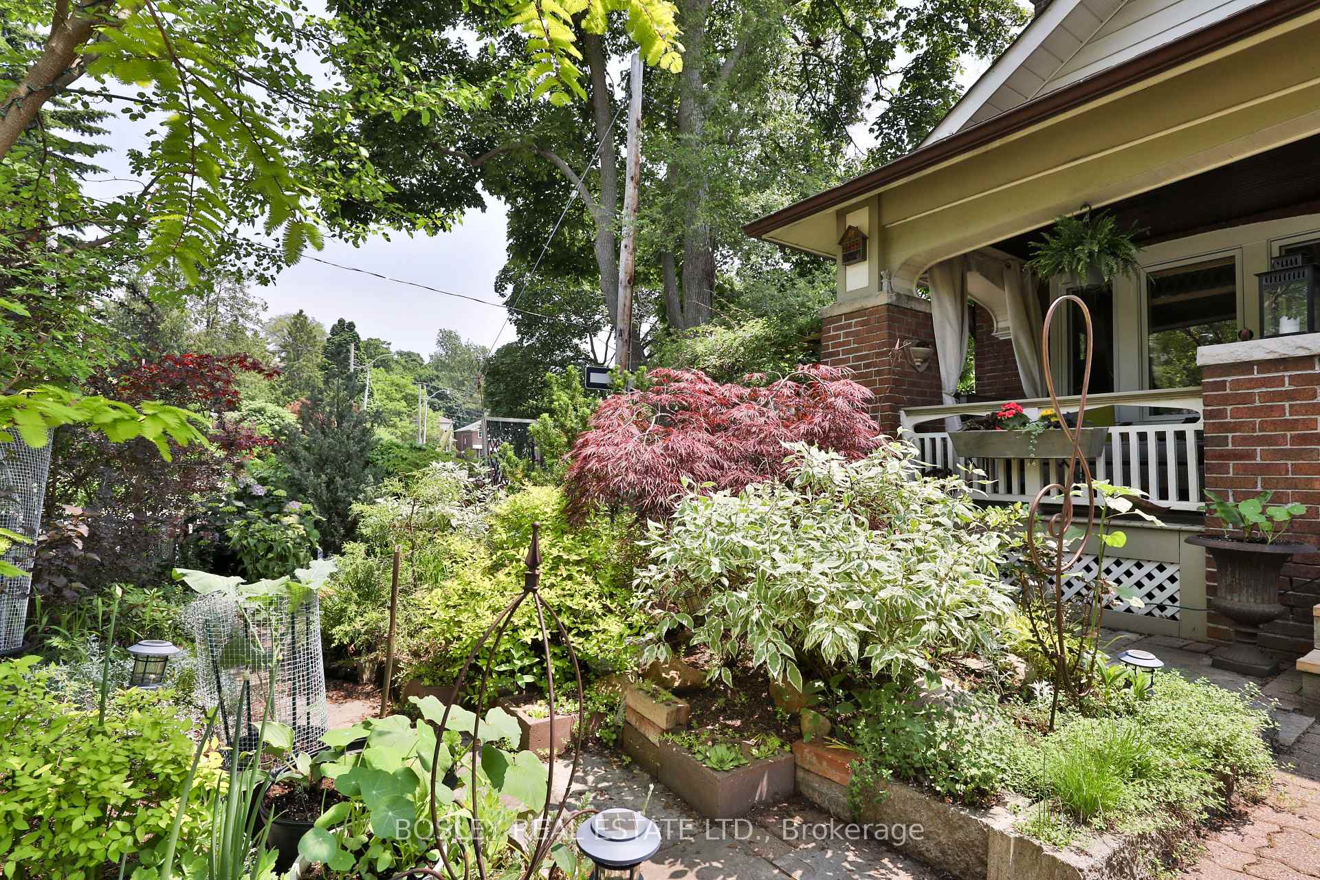 Photo 2 of 14 Beach View Crescent, Toronto, East End-Danforth — HOMEH