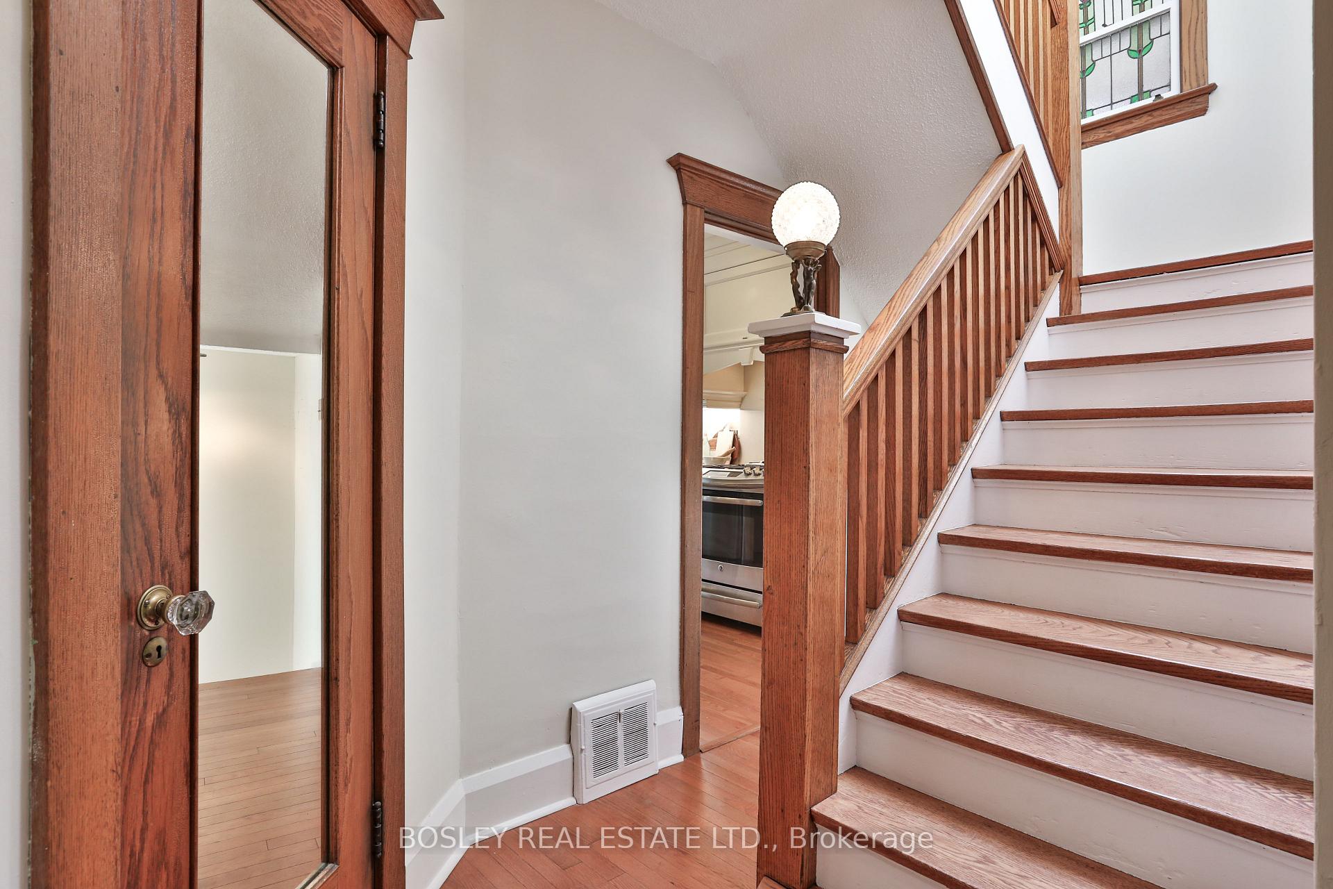 Photo 7 of 14 Beach View Crescent, Toronto, East End-Danforth — HOMEH