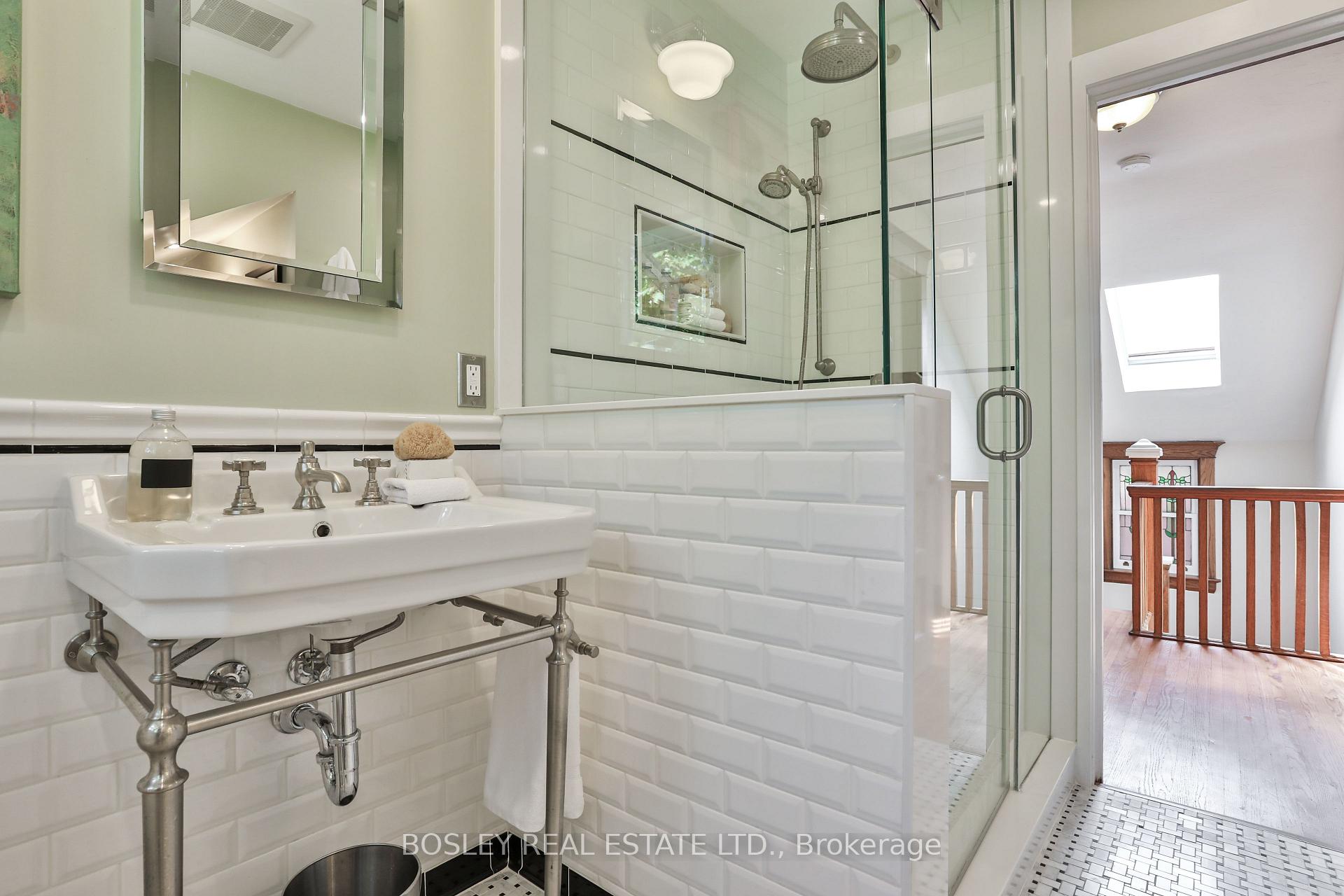 Photo 31 of 14 Beach View Crescent, Toronto, East End-Danforth — HOMEH
