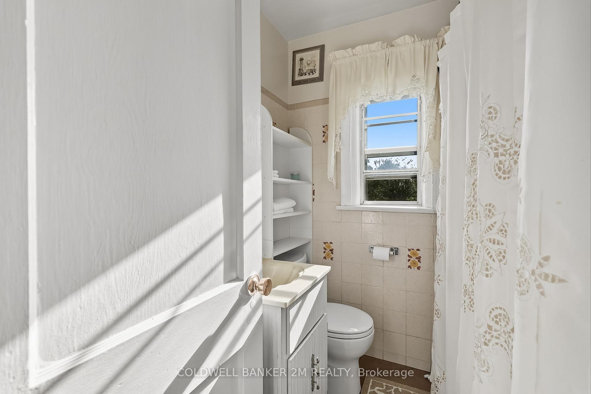 Photo 16 of 20 Coates Avenue, Toronto, Oakwood Village — HOMEH