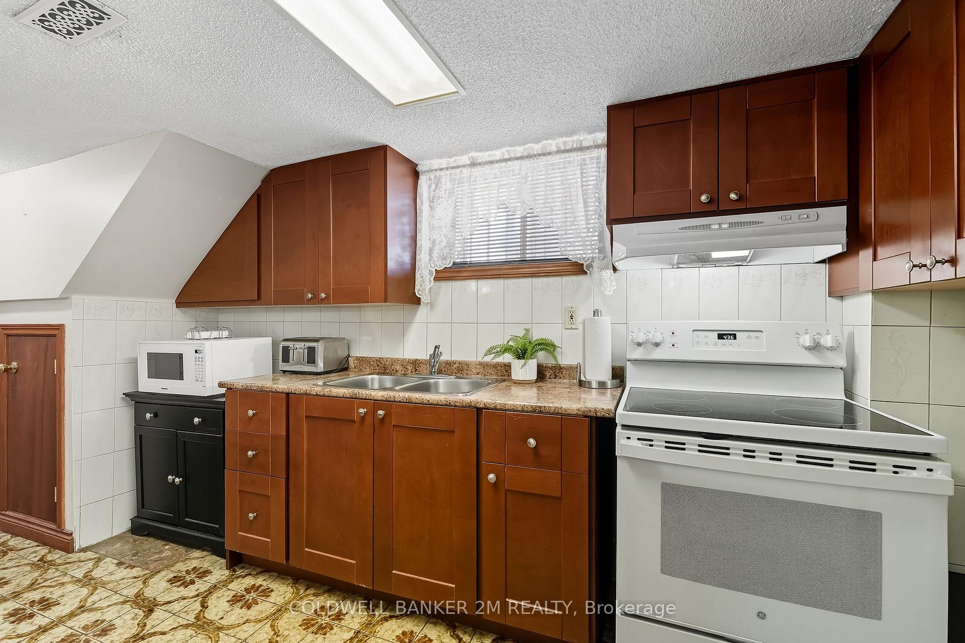 Photo 18 of 20 Coates Avenue, Toronto, Oakwood Village — HOMEH