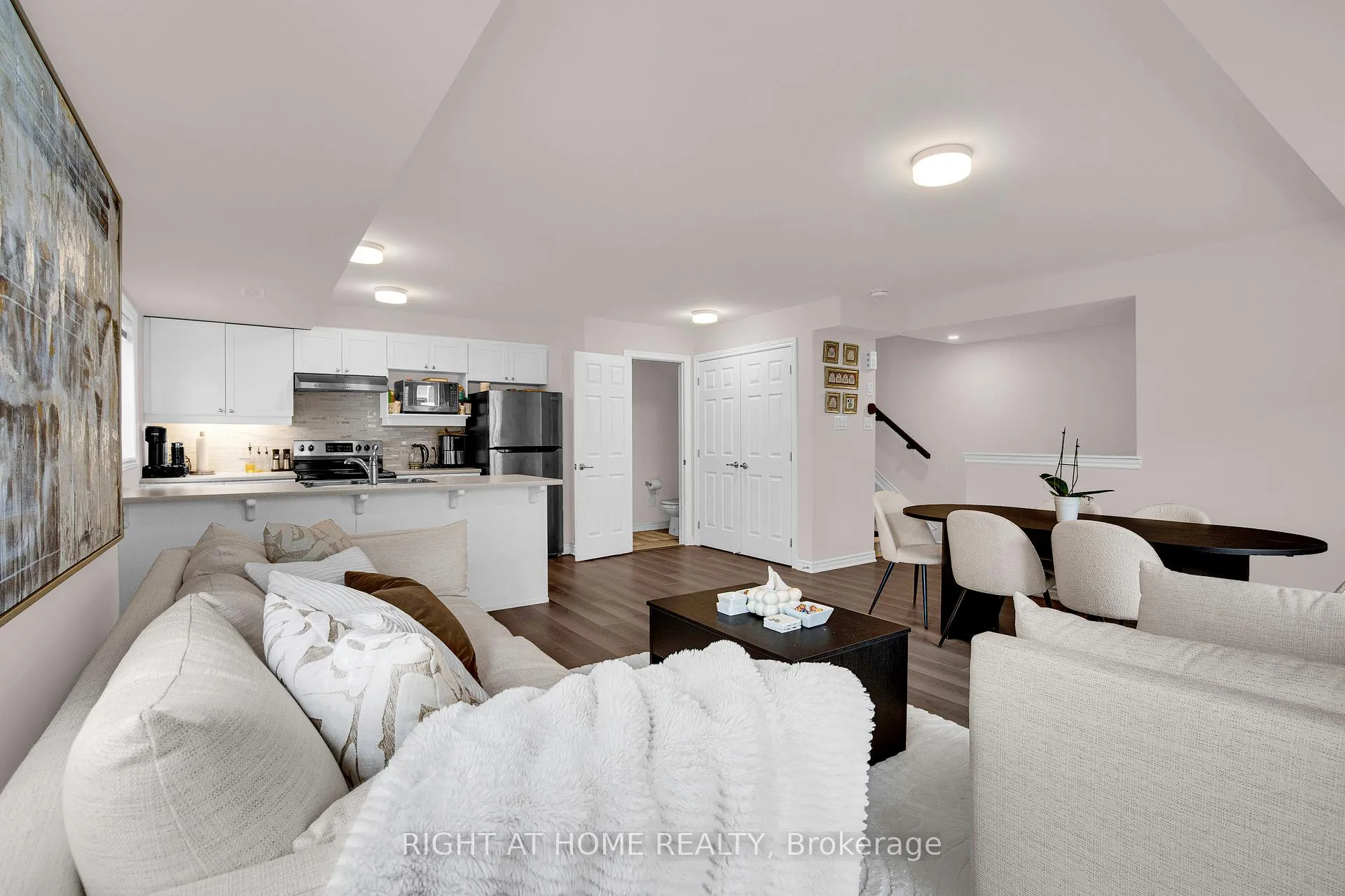 Photo 9 of 127 Anthracite Private, Ottawa, Barrhaven - Heritage Park — HOMEH