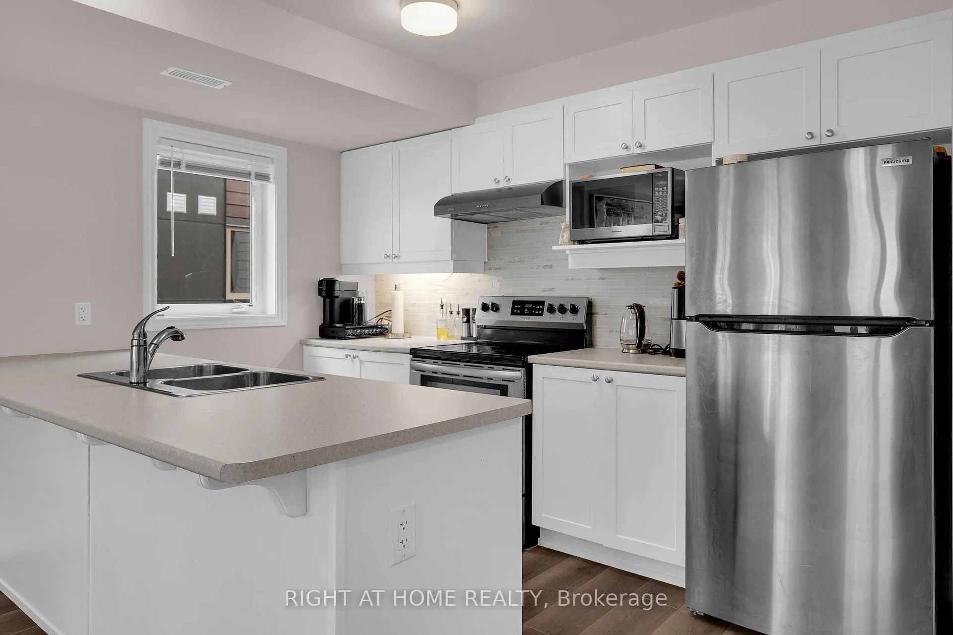 Photo 13 of 127 Anthracite Private, Ottawa, Barrhaven - Heritage Park — HOMEH