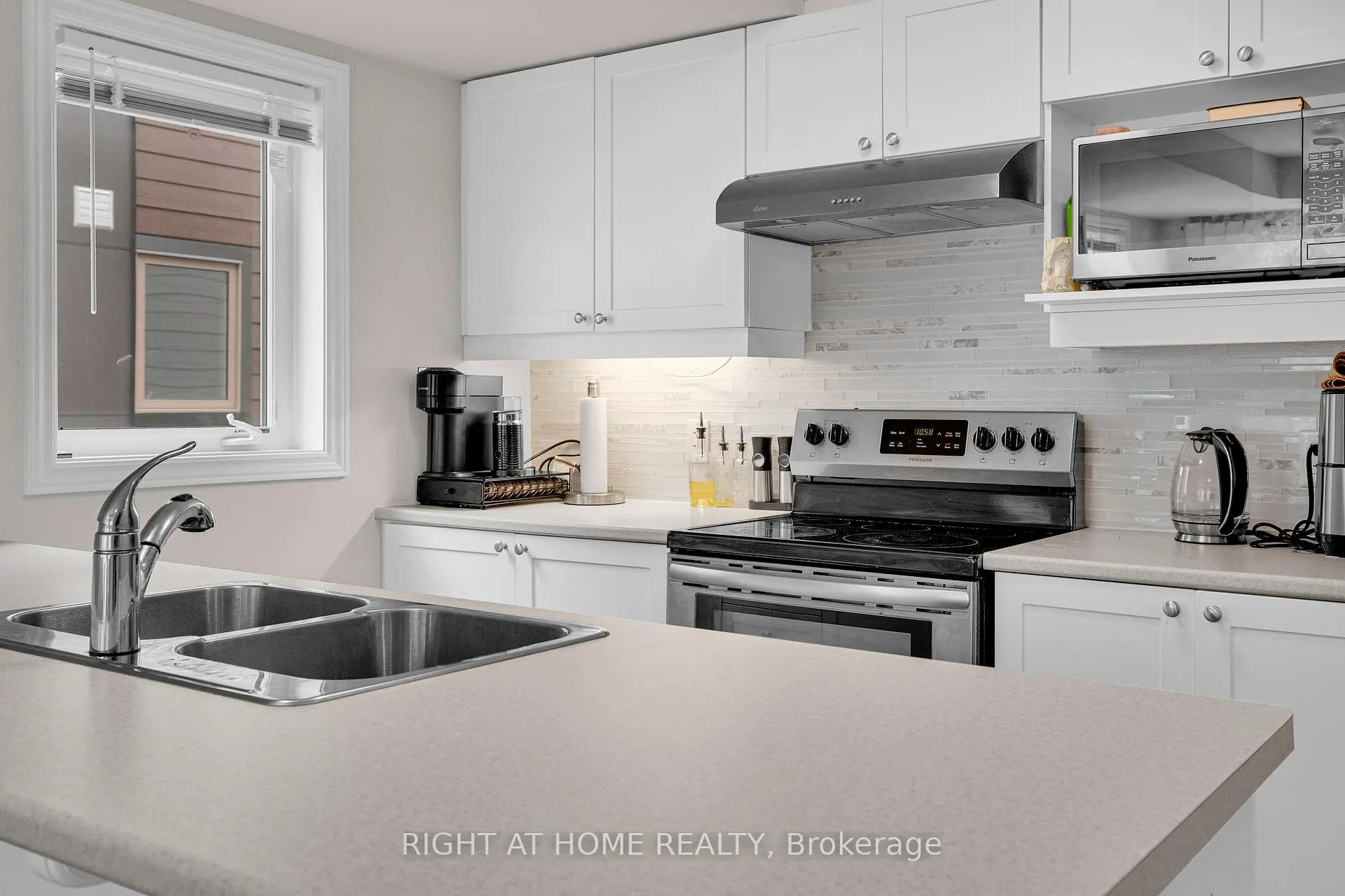 Photo 14 of 127 Anthracite Private, Ottawa, Barrhaven - Heritage Park — HOMEH