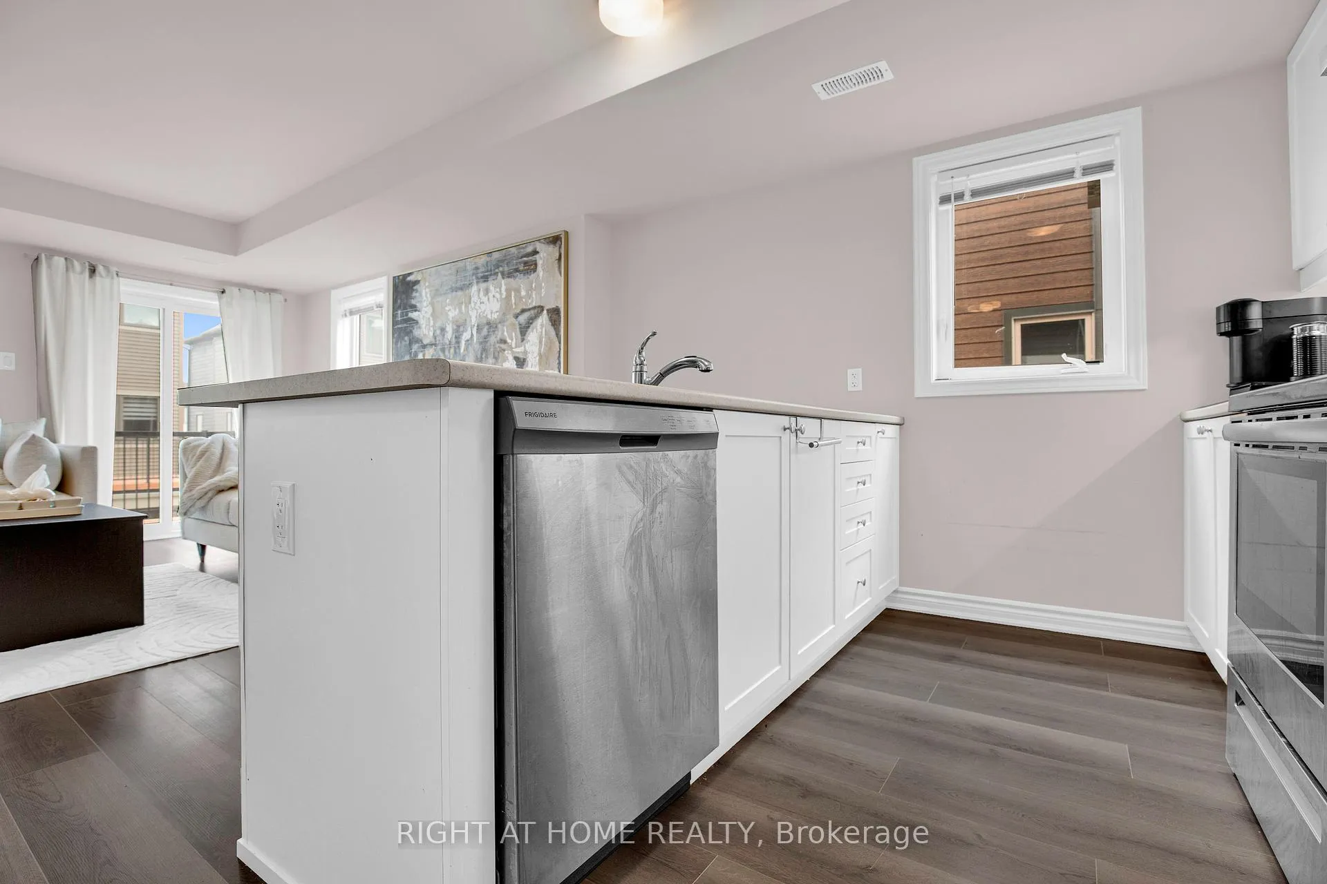 Photo 17 of 127 Anthracite Private, Ottawa, Barrhaven - Heritage Park — HOMEH