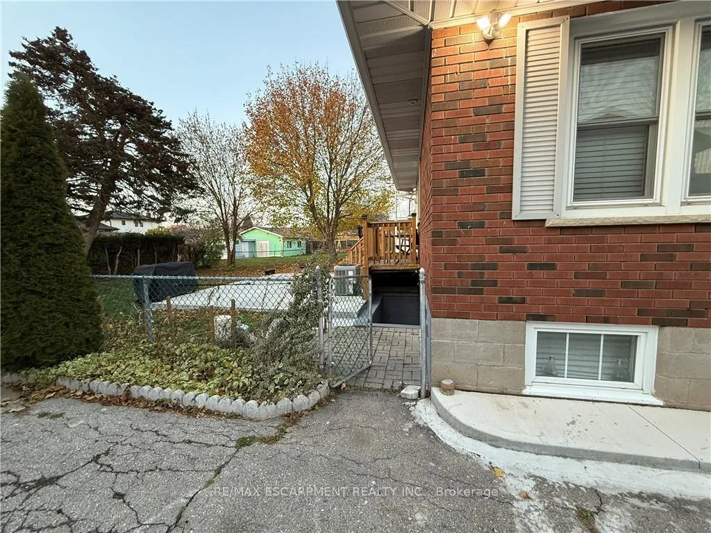 Photo 3 of Unit 2, 115 Green Road, Hamilton, Stoney Creek — HOMEH