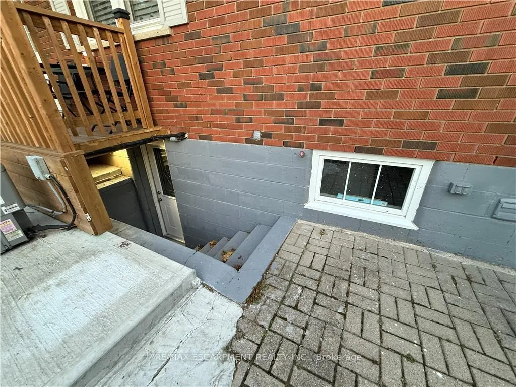 Photo 5 of Unit 2, 115 Green Road, Hamilton, Stoney Creek — HOMEH