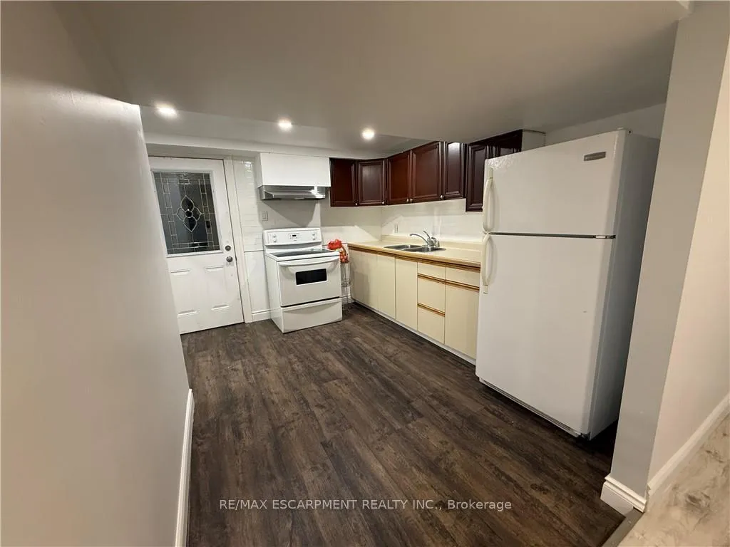 Photo 6 of Unit 2, 115 Green Road, Hamilton, Stoney Creek — HOMEH