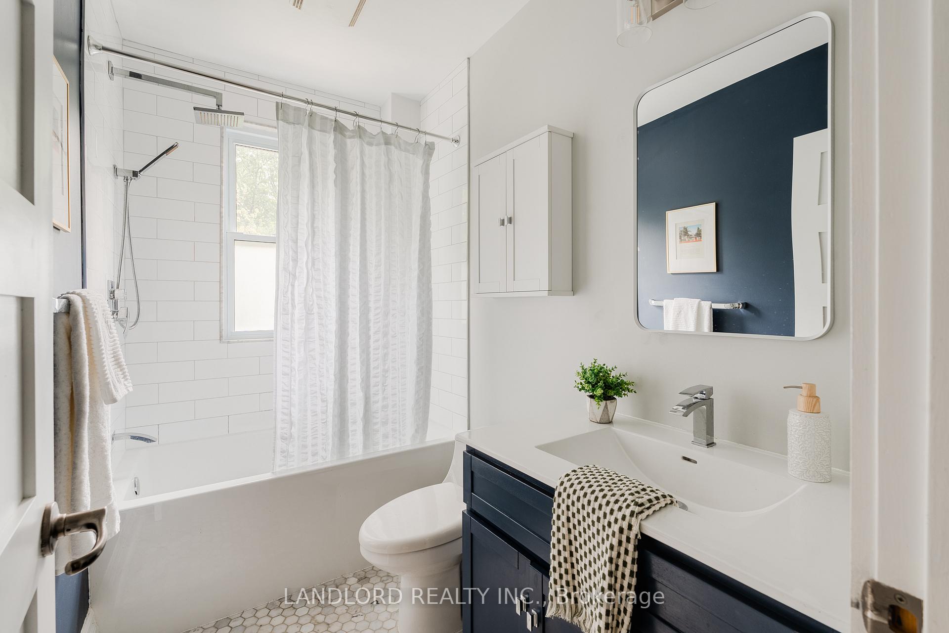 Photo 13 of 155 Golfview Avenue, Toronto, East End-Danforth — HOMEH