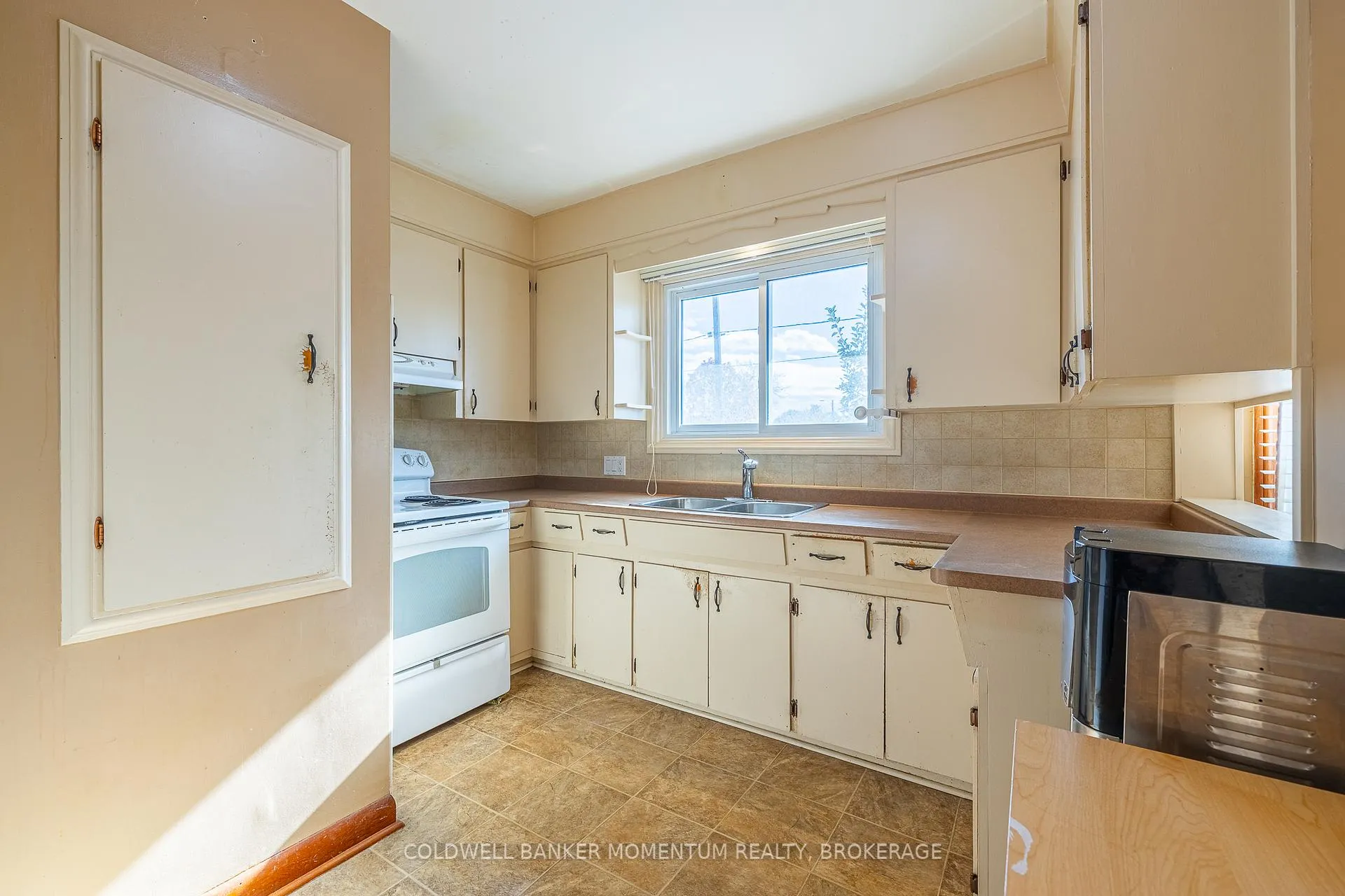Photo 9 of 110 Sullivan Avenue, Thorold, Thorold Downtown — HOMEH