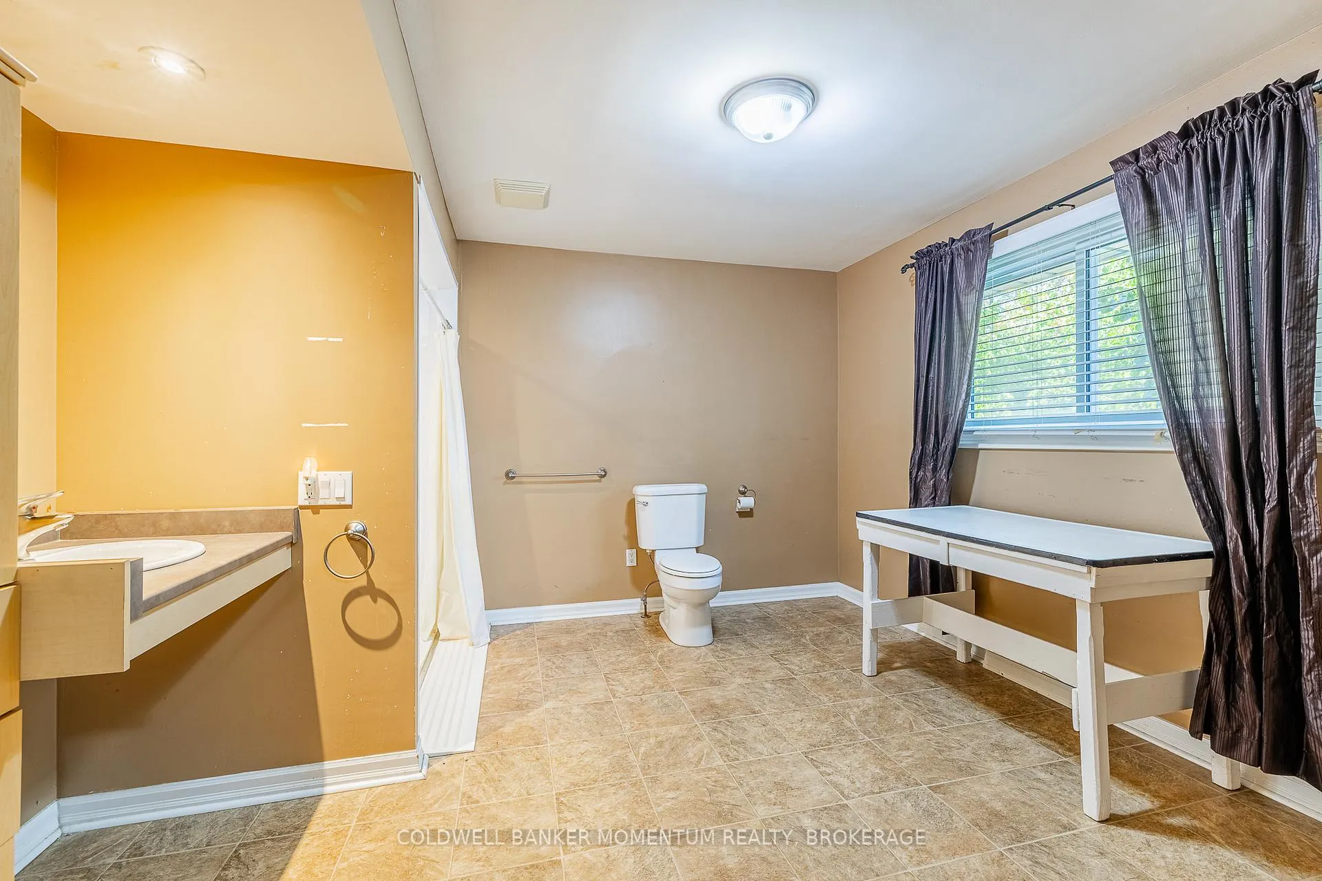 Photo 15 of 110 Sullivan Avenue, Thorold, Thorold Downtown — HOMEH