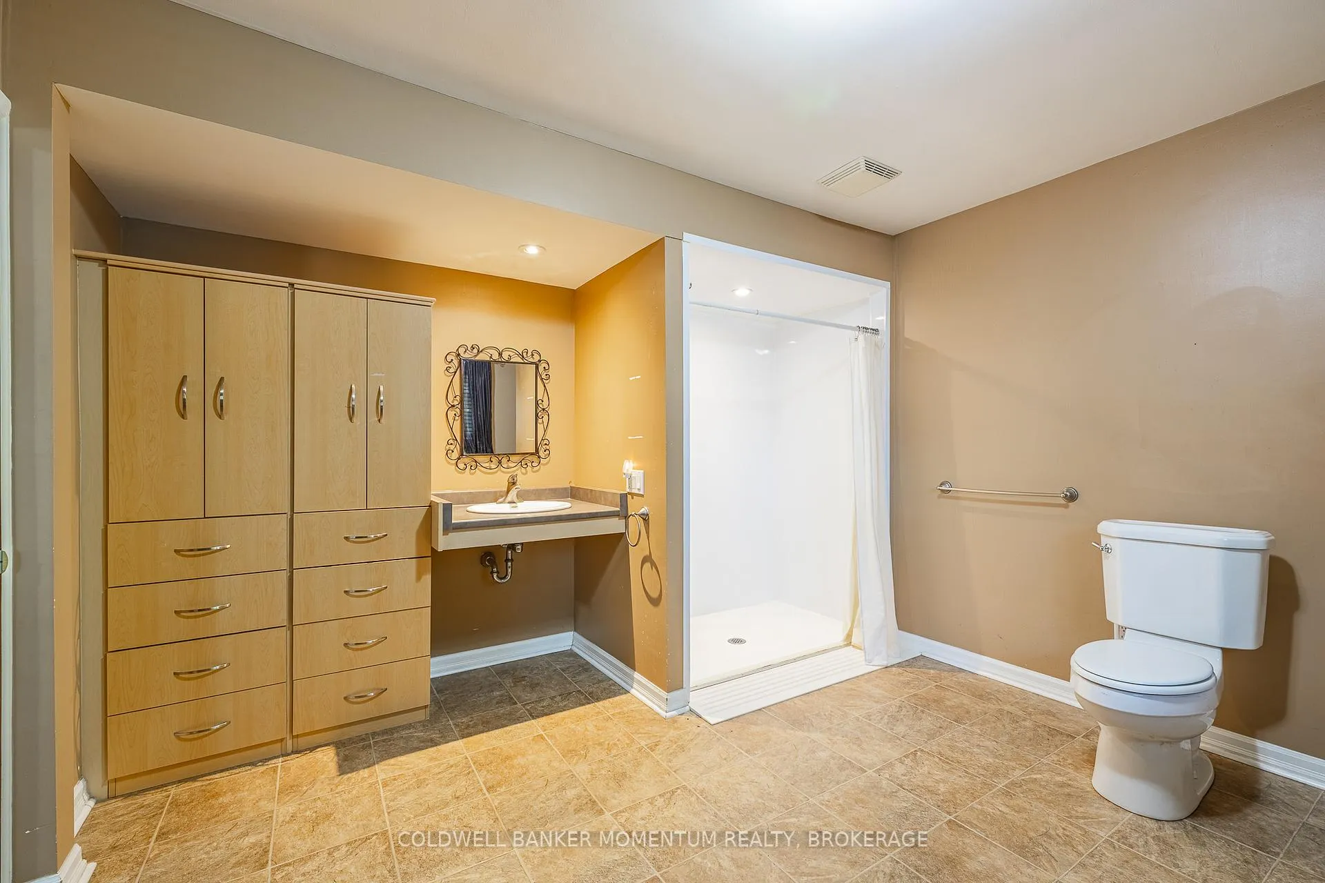 Photo 16 of 110 Sullivan Avenue, Thorold, Thorold Downtown — HOMEH
