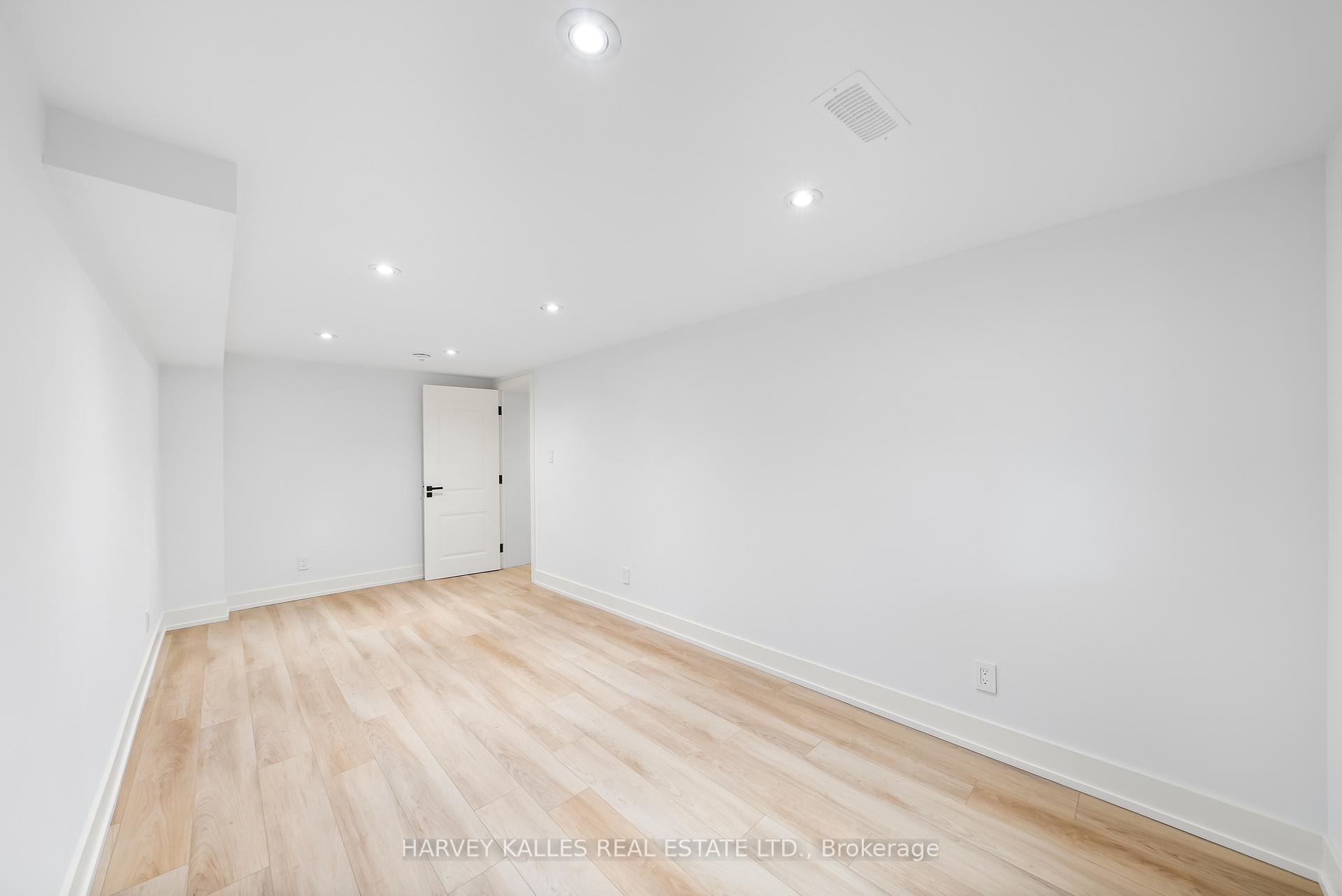 Photo 19 of Unit Basement, 77 Fairholme Avenue, Toronto, Englemount-Lawrence — HOMEH