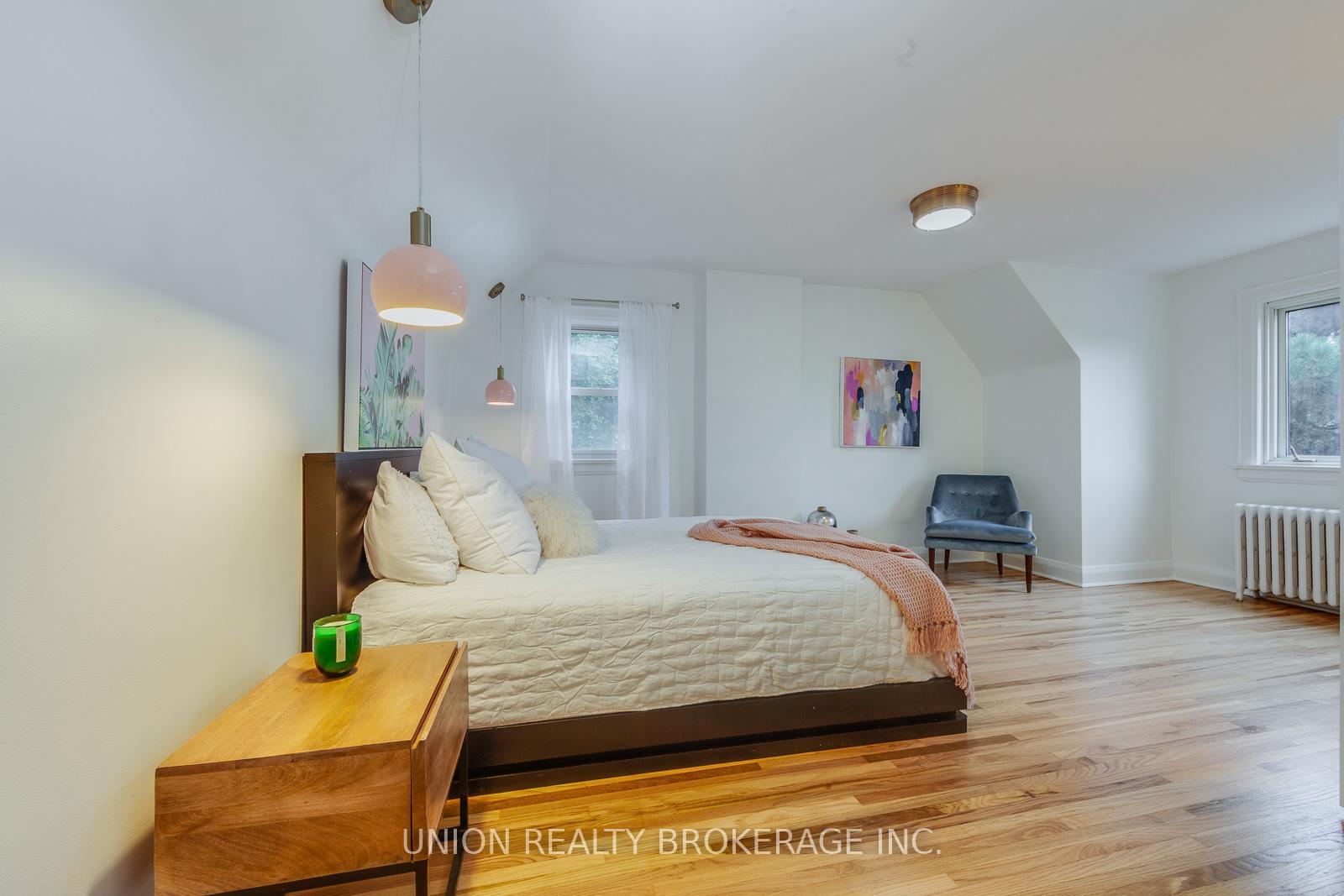 Photo 9 of 38 Long Crescent, Toronto, The Beaches — HOMEH