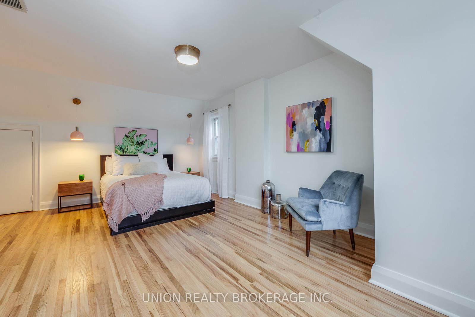 Photo 10 of 38 Long Crescent, Toronto, The Beaches — HOMEH