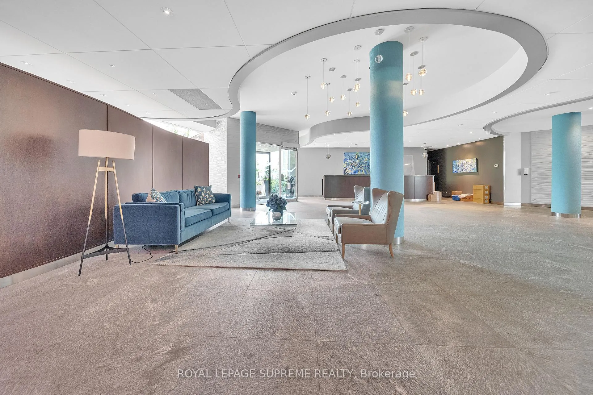 Front of Unit 416, 550 Queens Quay W
