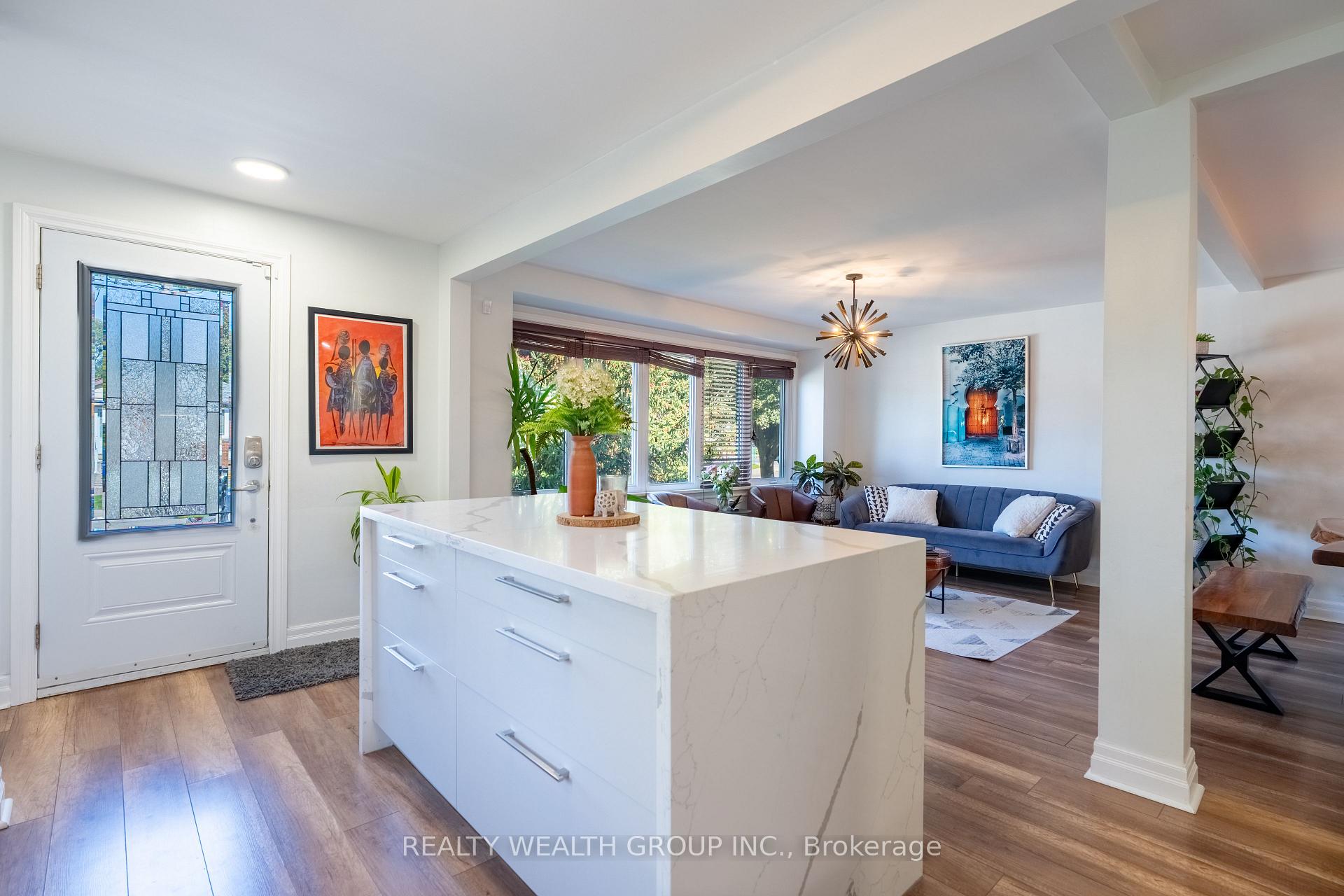 Photo 5 of 43 Medhurst Road W, Toronto, Crescent Town — HOMEH