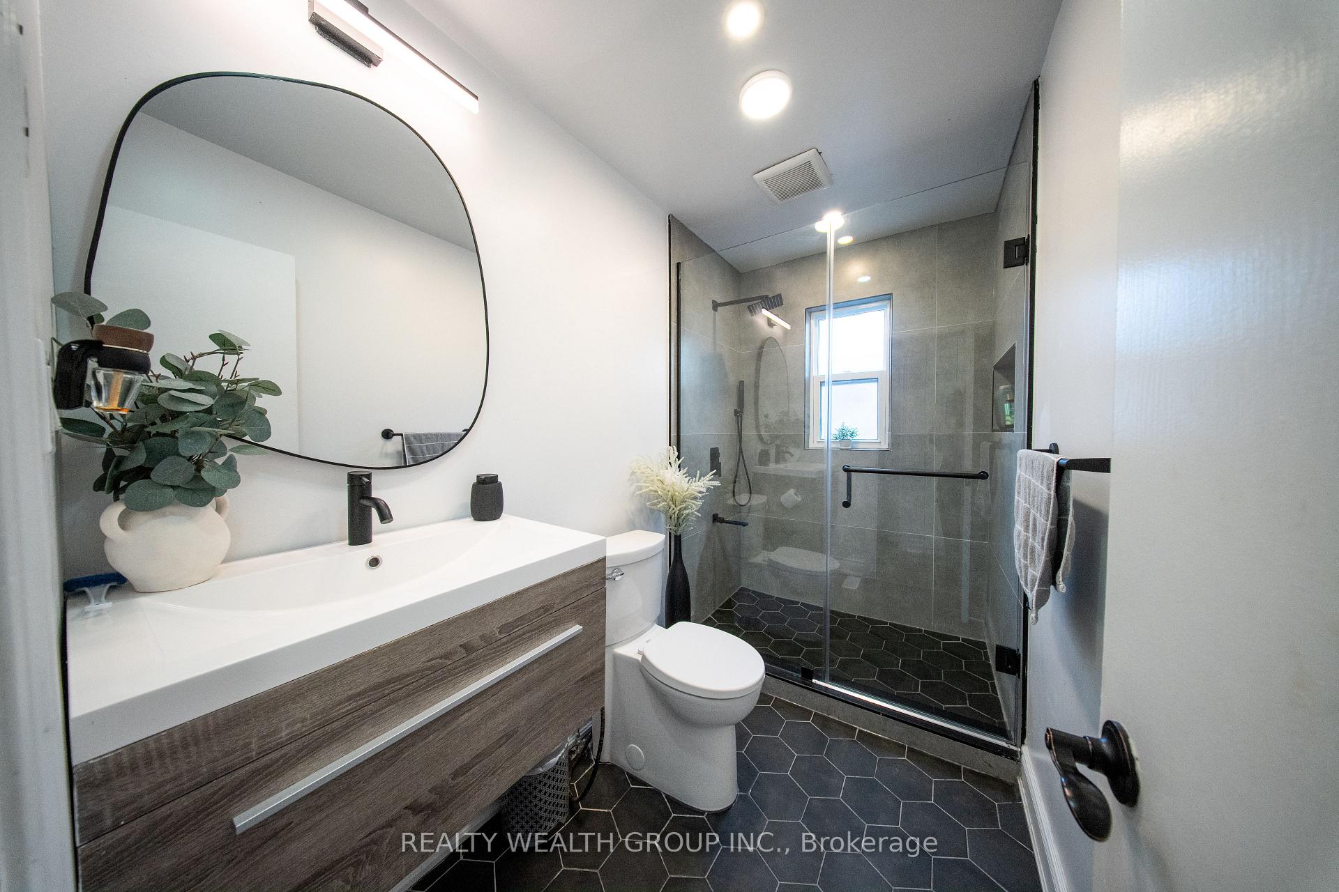 Photo 27 of 43 Medhurst Road W, Toronto, Crescent Town — HOMEH