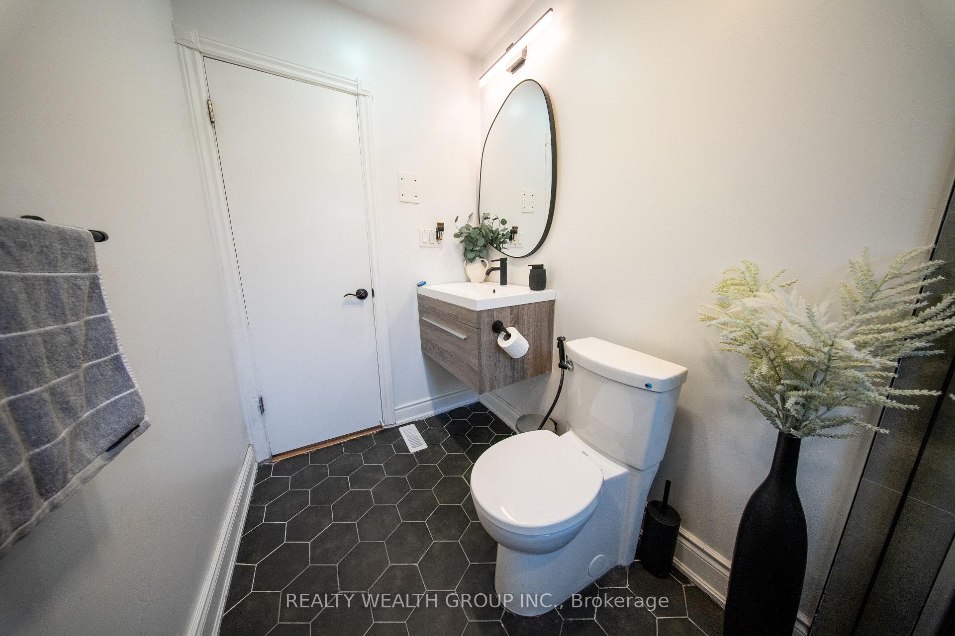 Photo 28 of 43 Medhurst Road W, Toronto, Crescent Town — HOMEH