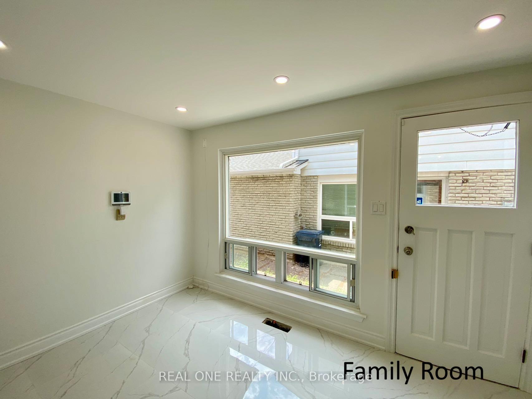 Photo 10 of 52 Staley Terrace, Scarborough, L'Amoreaux — HOMEH