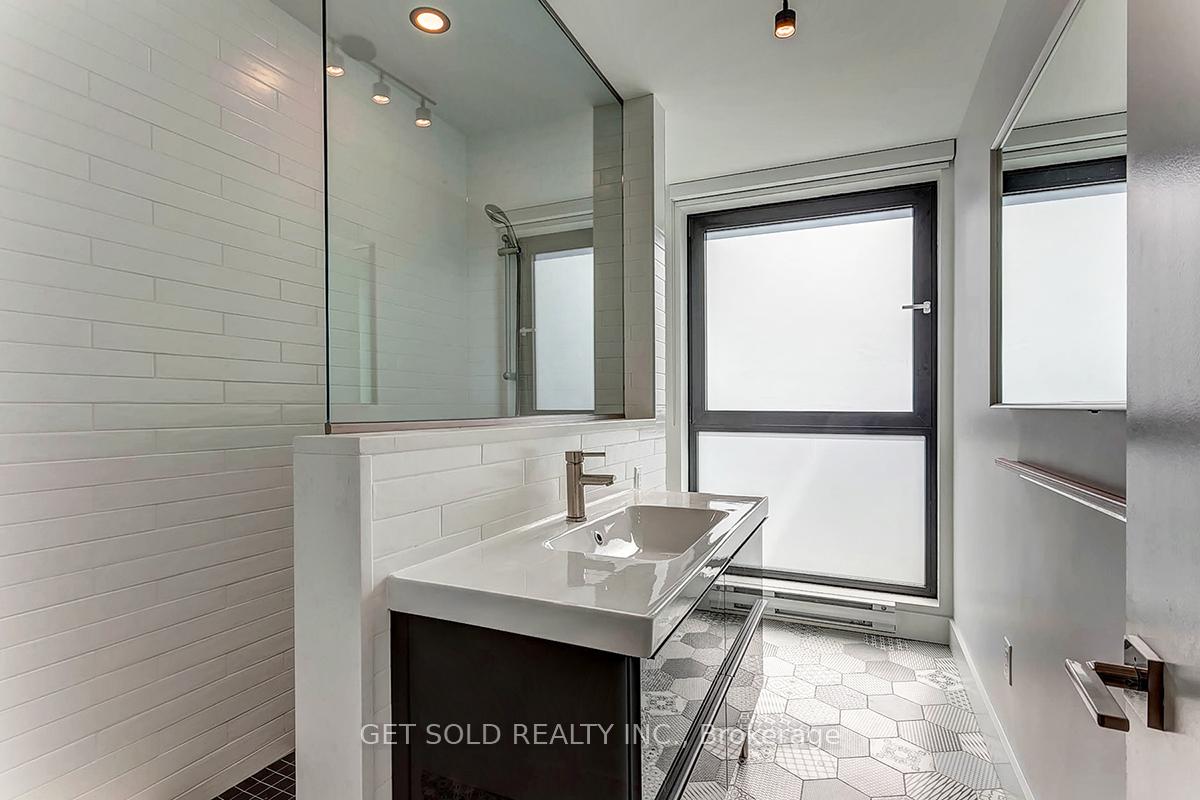 Photo 5 of Unit 2, 1398 Bayview Avenue, Toronto, Mount Pleasant East — HOMEH