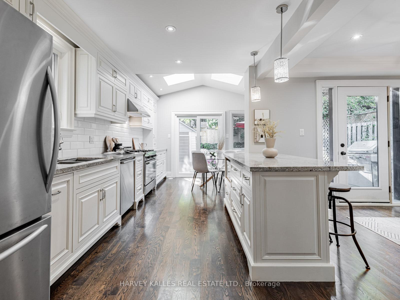 Photo 11 of 566 Oriole Parkway, Toronto, Yonge-Eglinton — HOMEH