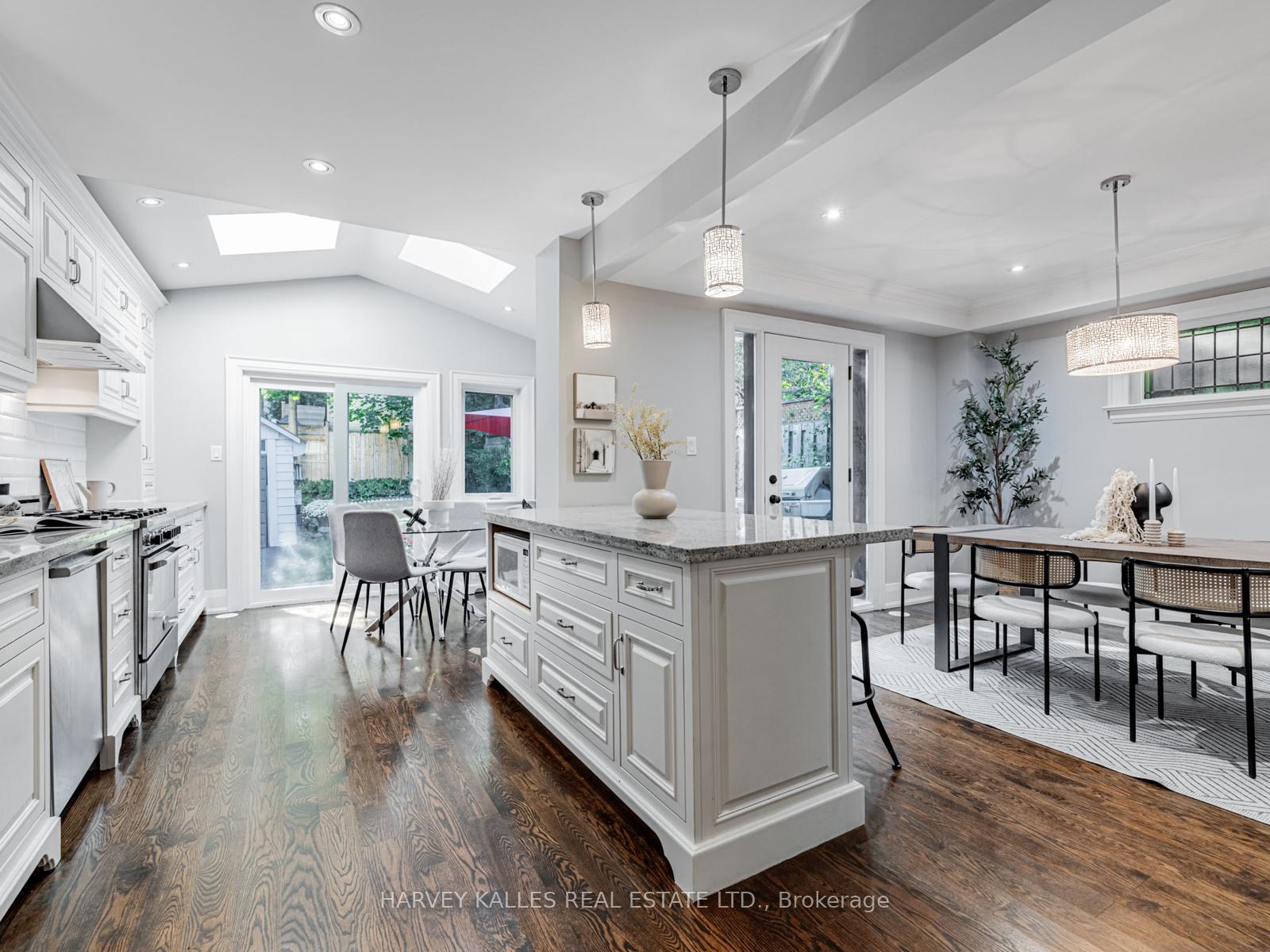 Photo 15 of 566 Oriole Parkway, Toronto, Yonge-Eglinton — HOMEH