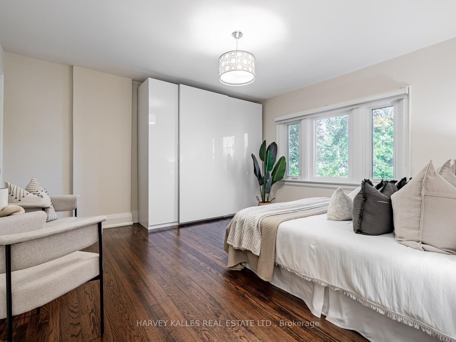 Photo 19 of 566 Oriole Parkway, Toronto, Yonge-Eglinton — HOMEH